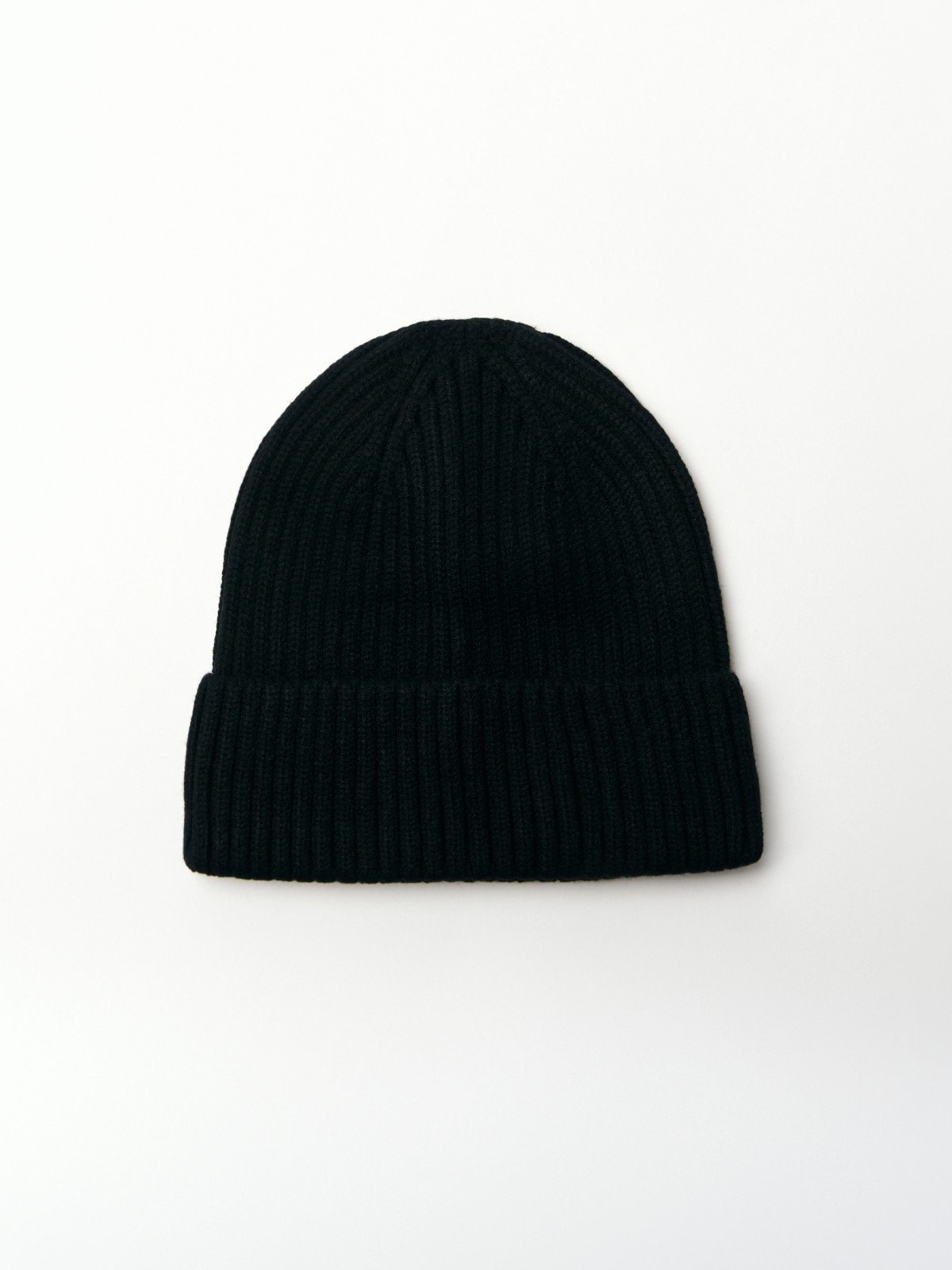 Вязаная шапка-бини с отворотом 499₽