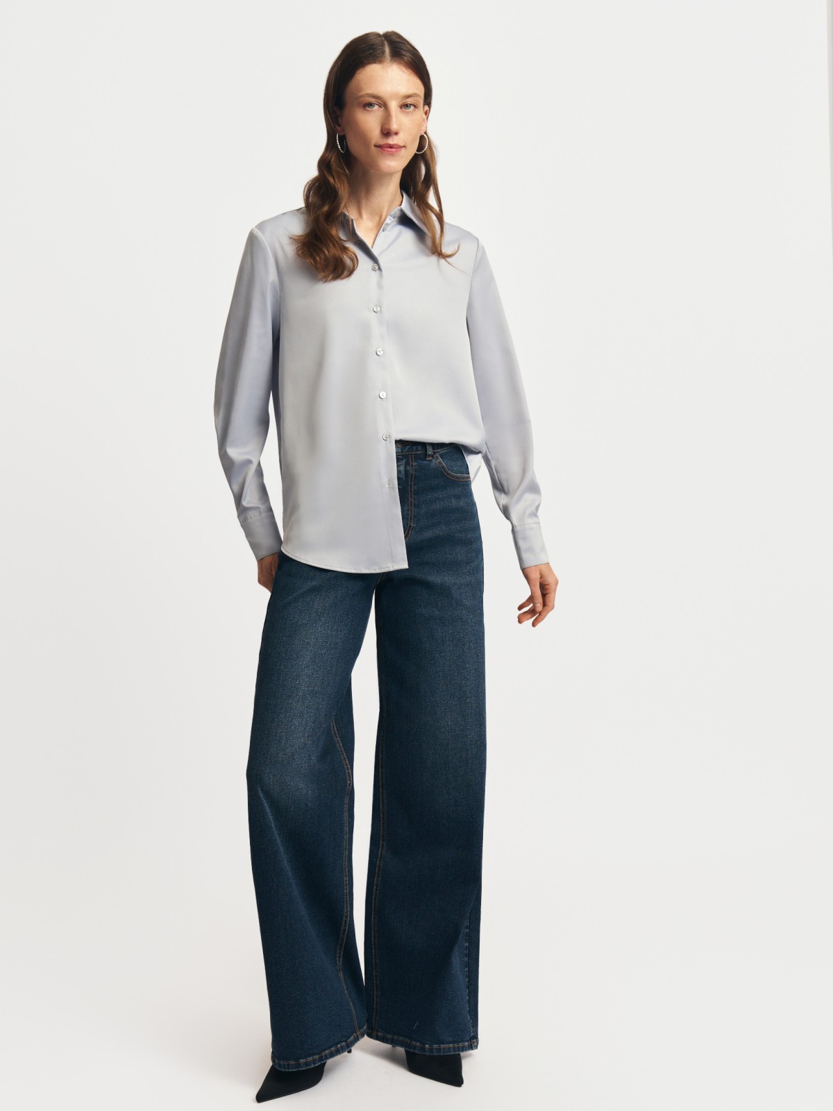 Атласная прямая рубашка с длинным рукавом