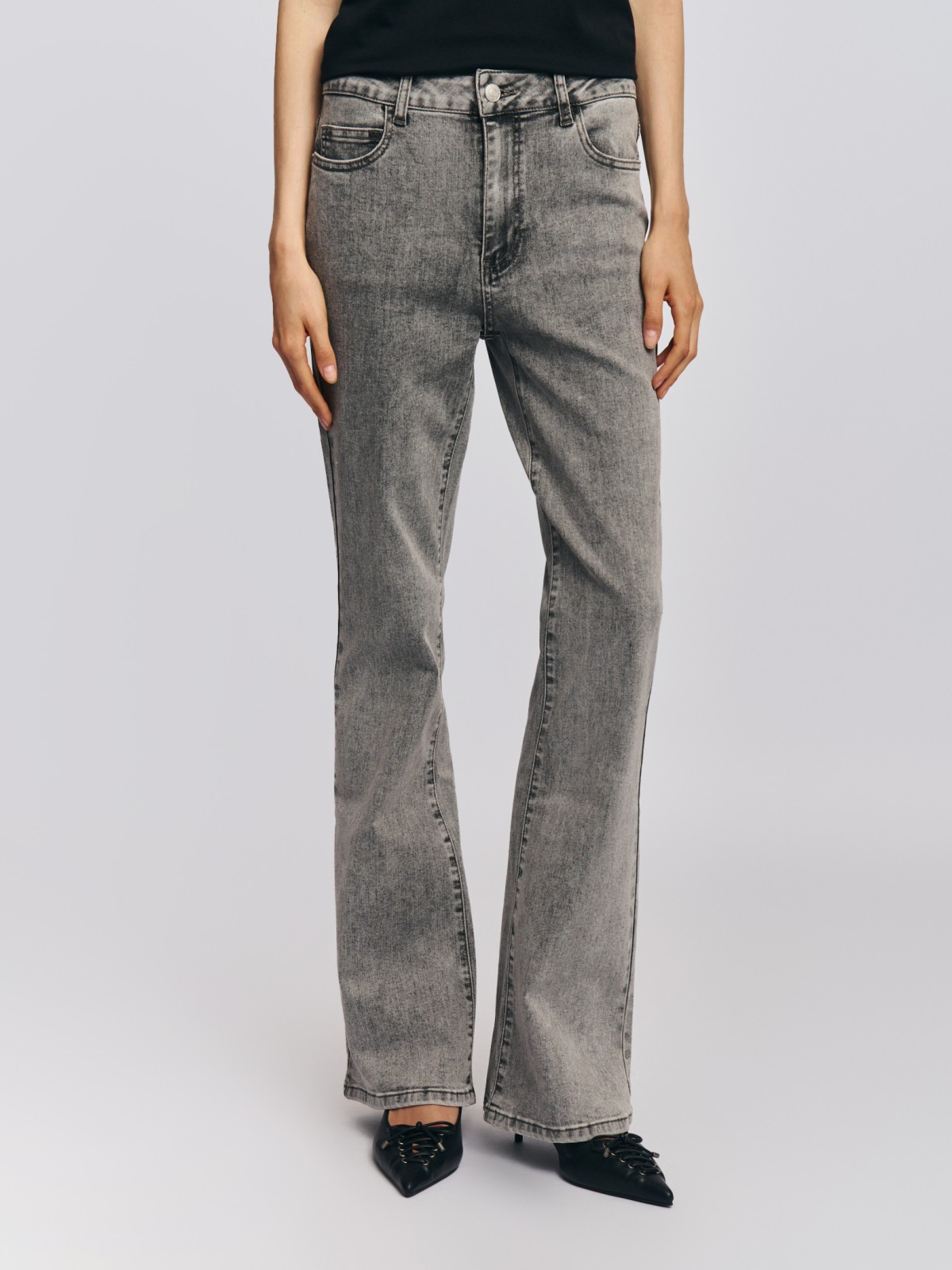 Джинсы силуэта Bootcut со средней посадкой