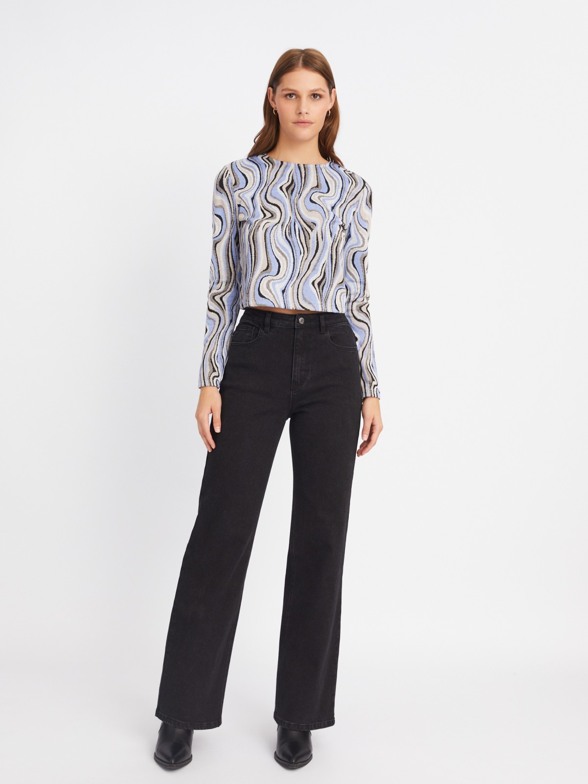 Укороченный трикотажный лонгслив с абстрактным узором в полоску