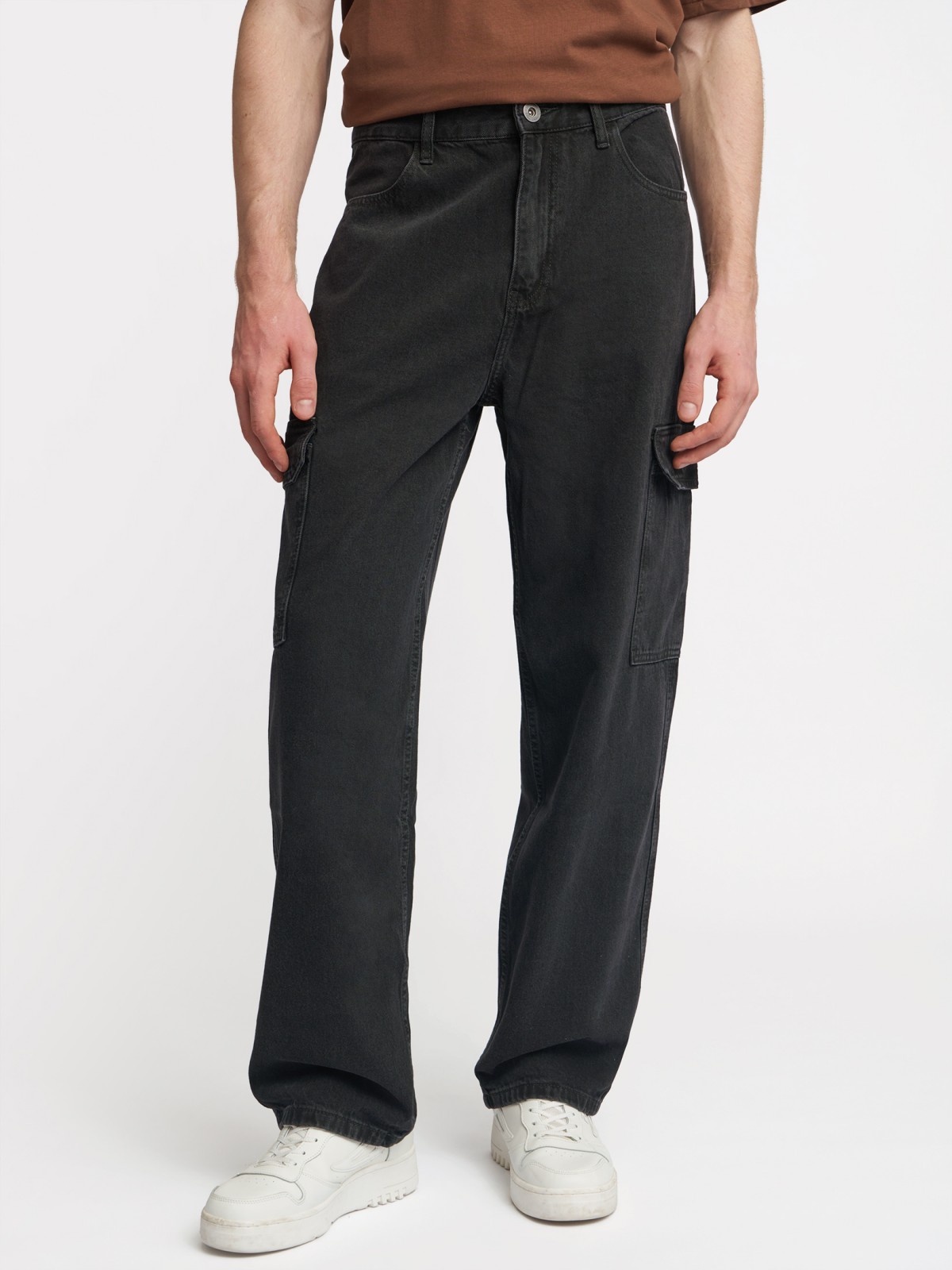 Джинсы прямого фасона с карманом карго