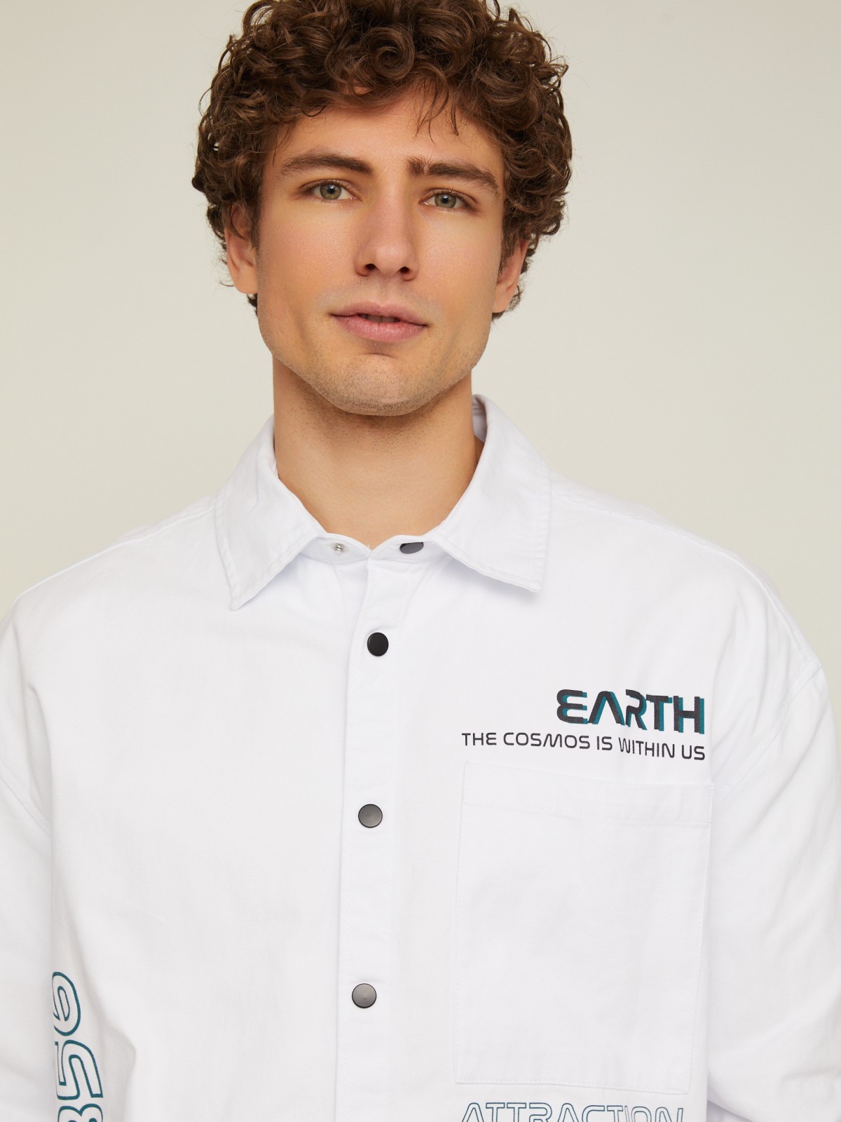 Куртка-рубашка из хлопка с принтом на спине zolla 014212159023, цвет белый, размер S - фото 5