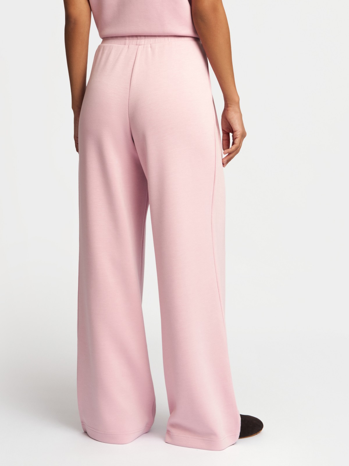 Трикотажные брюки на резинке