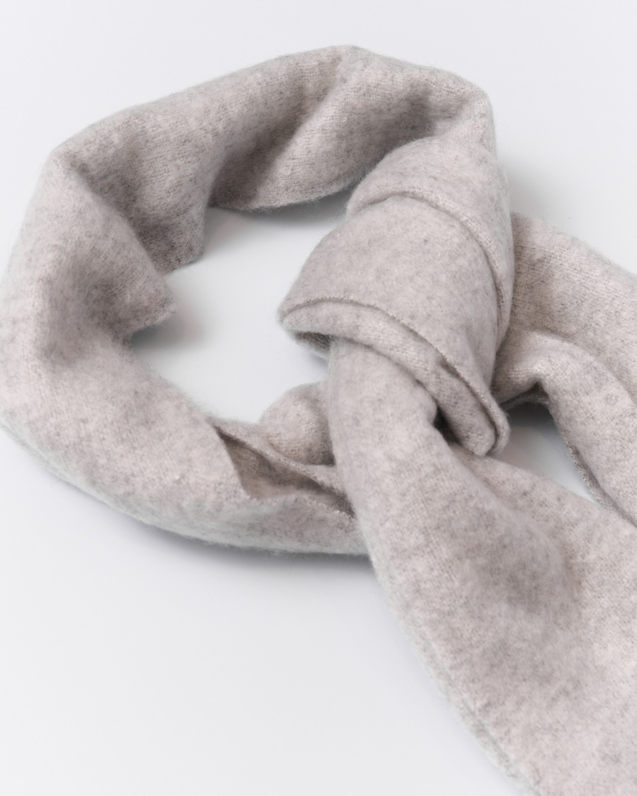 Тёплый шарф с длинной бахромой