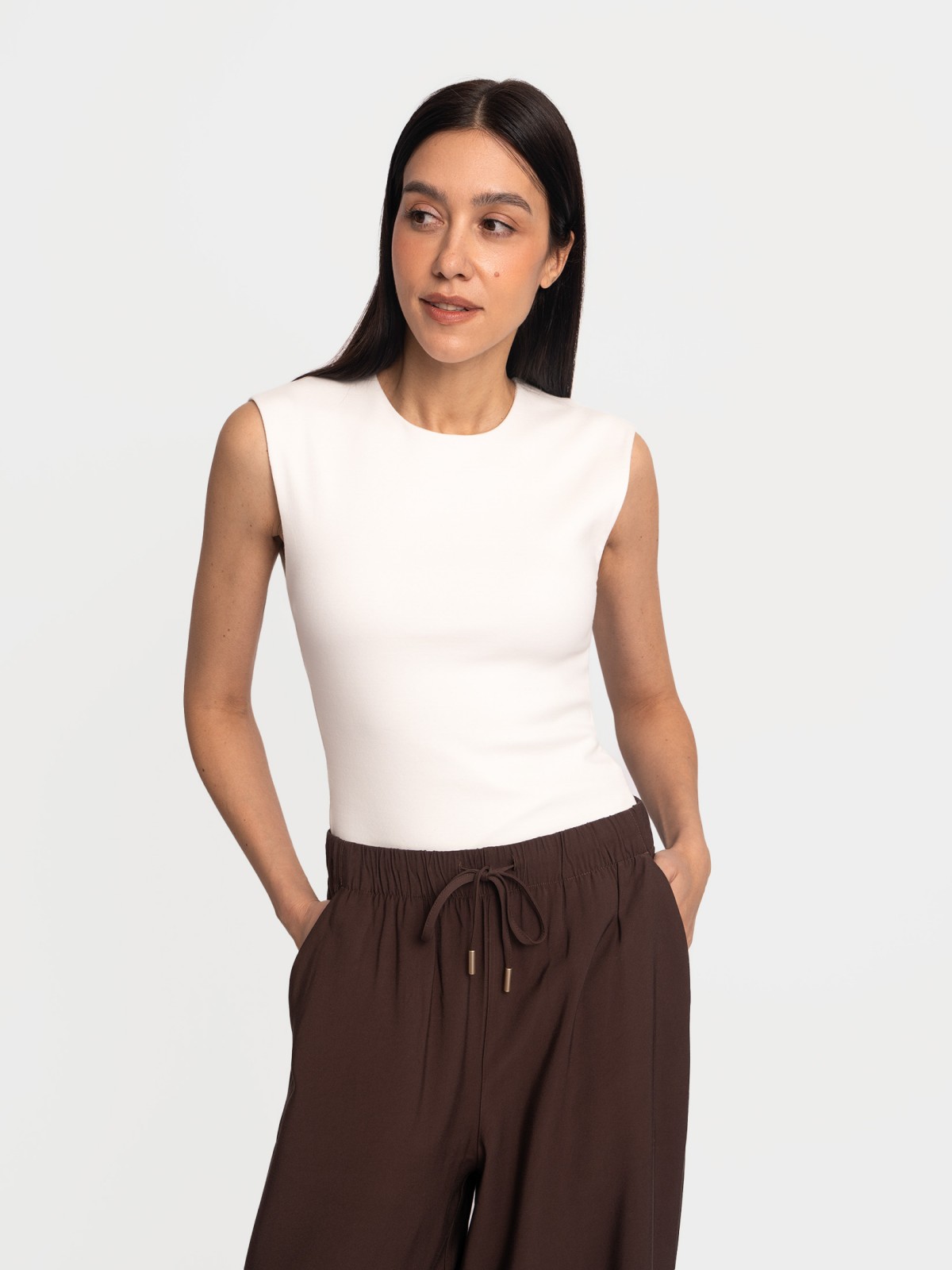 Майка-топ из хлопка без рукавов