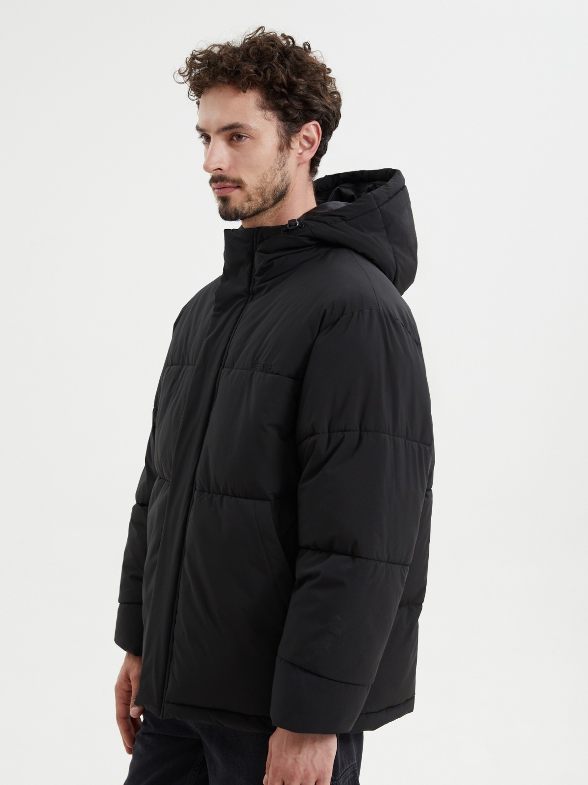 Тёплая куртка на молнии с капюшоном