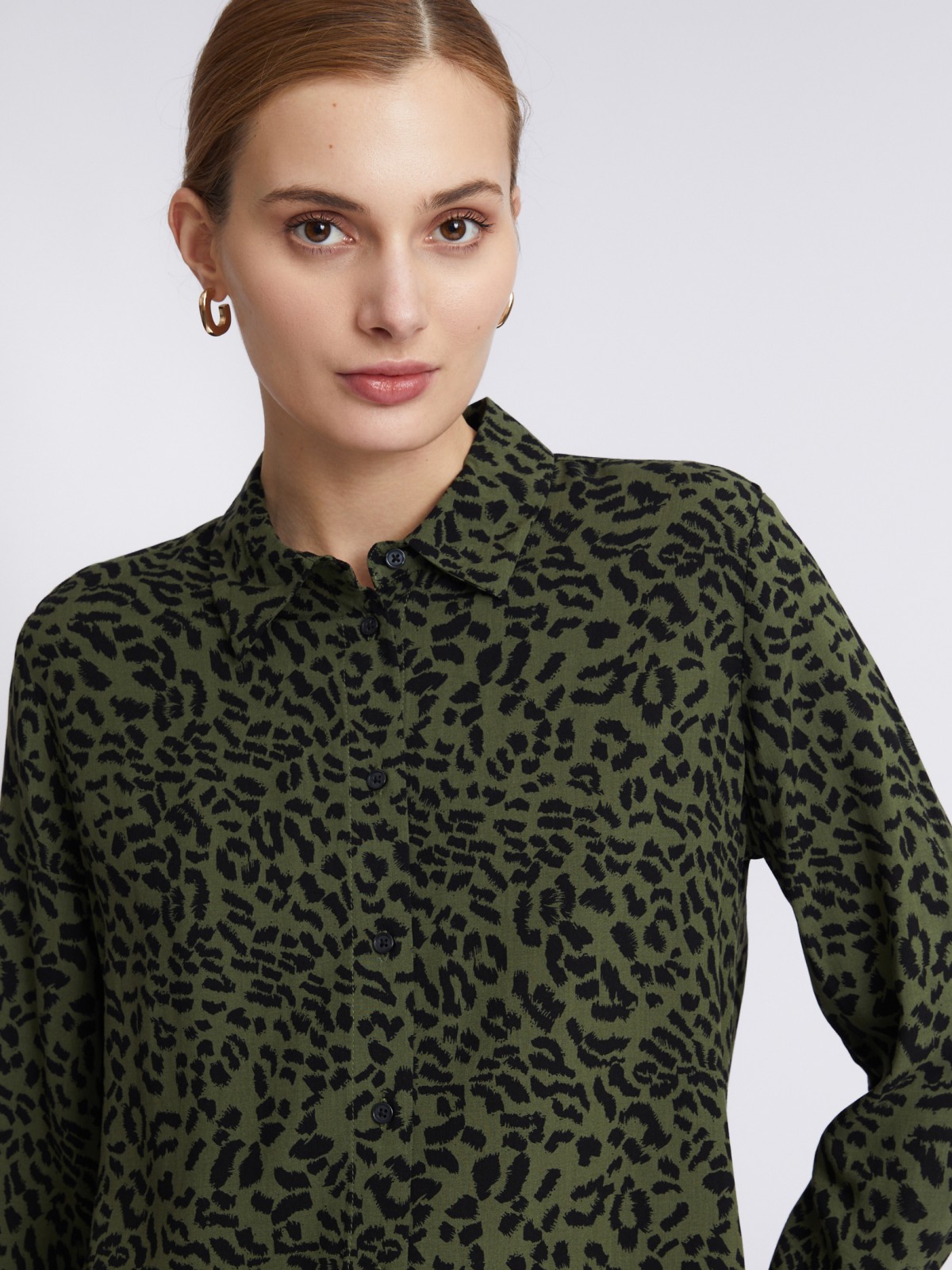 Рубашка из вискозы с леопардовым узором zolla 223311162223, цвет хаки, размер S - фото 5