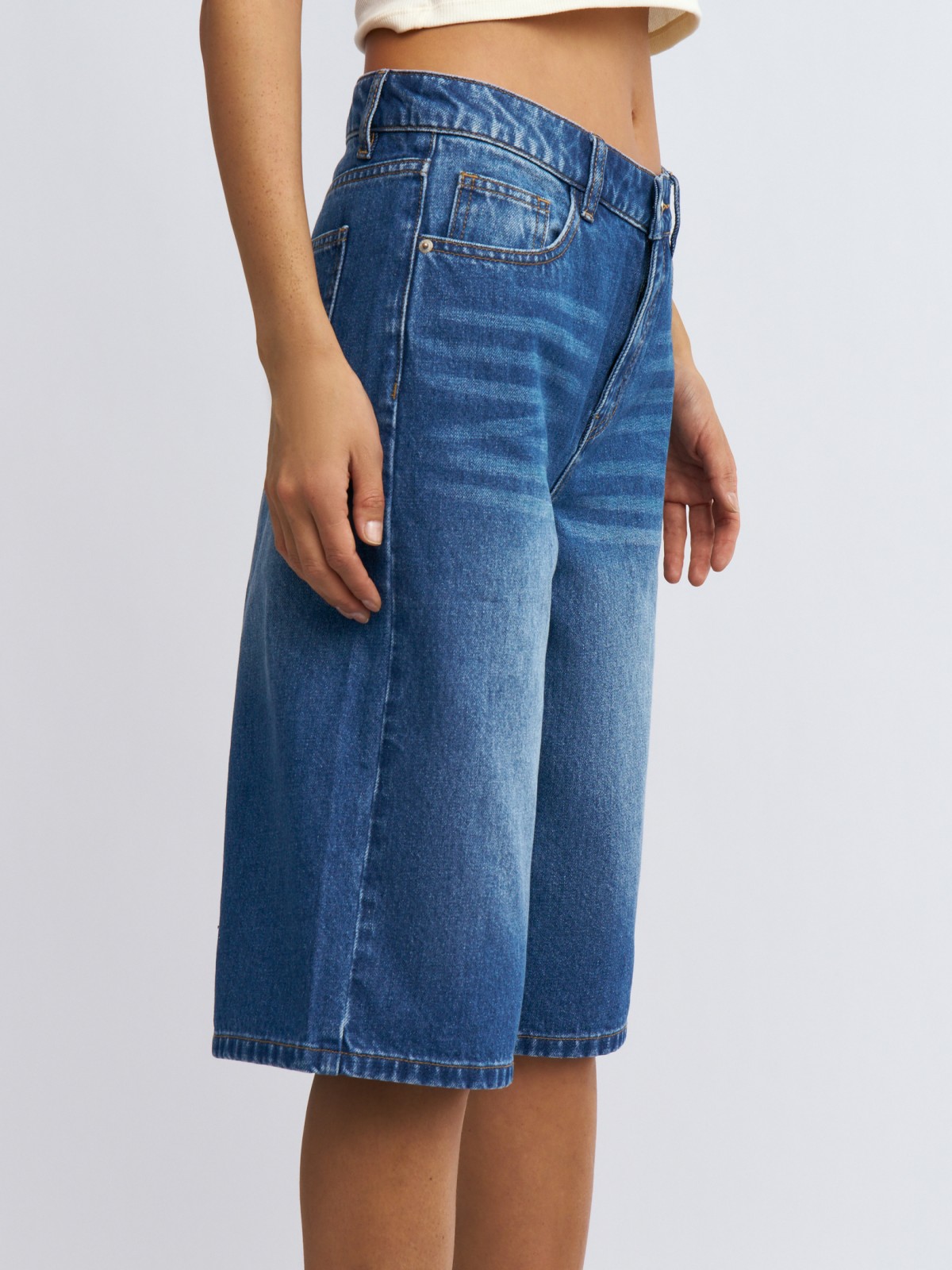 Джинсовые удлинённые шорты-бермуды