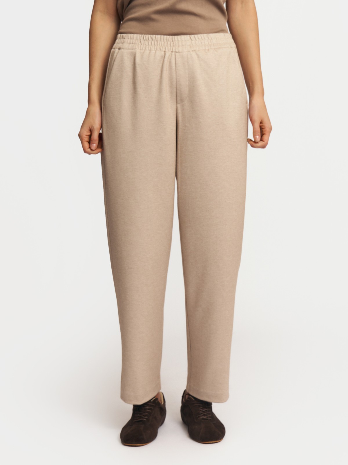 Трикотажные брюки на резинке