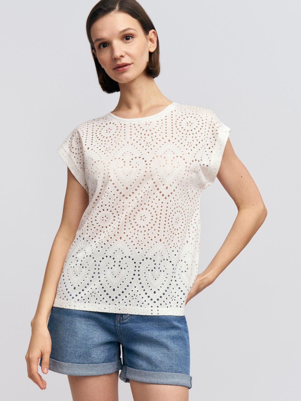 Футболка из вискозы с ажурным узором