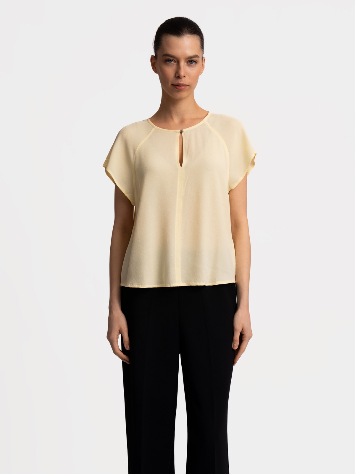 Блузка с короткими рукавами