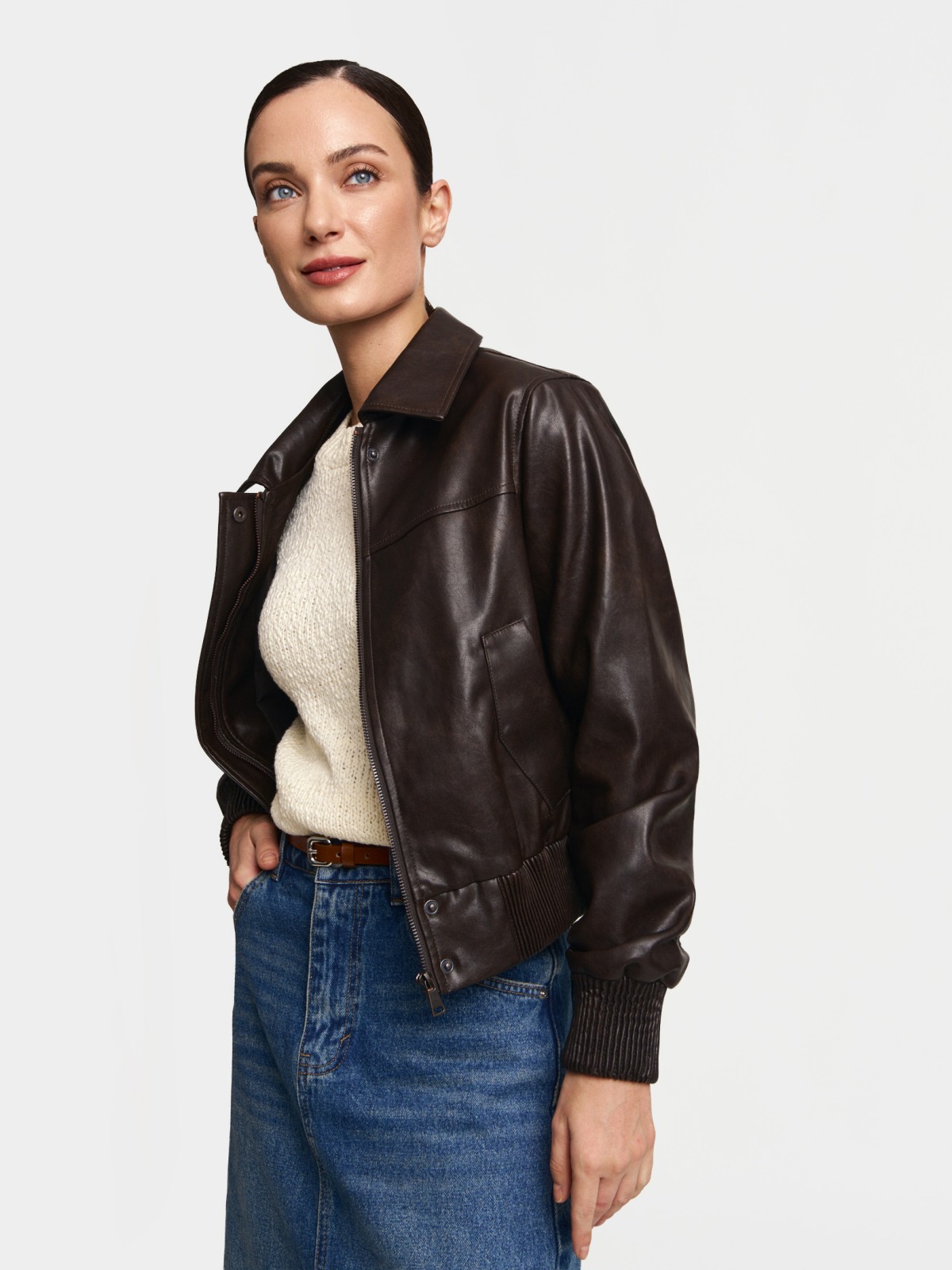 Куртка-бомбер из экокожи с воротником