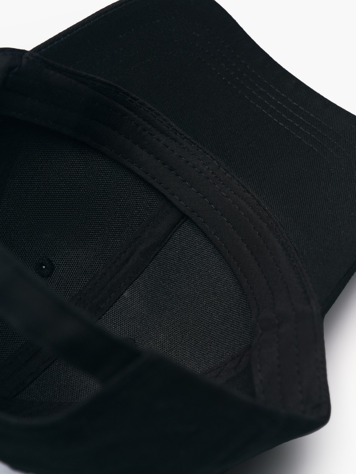 Бейсболка из хлопка с полукруглым козырьком