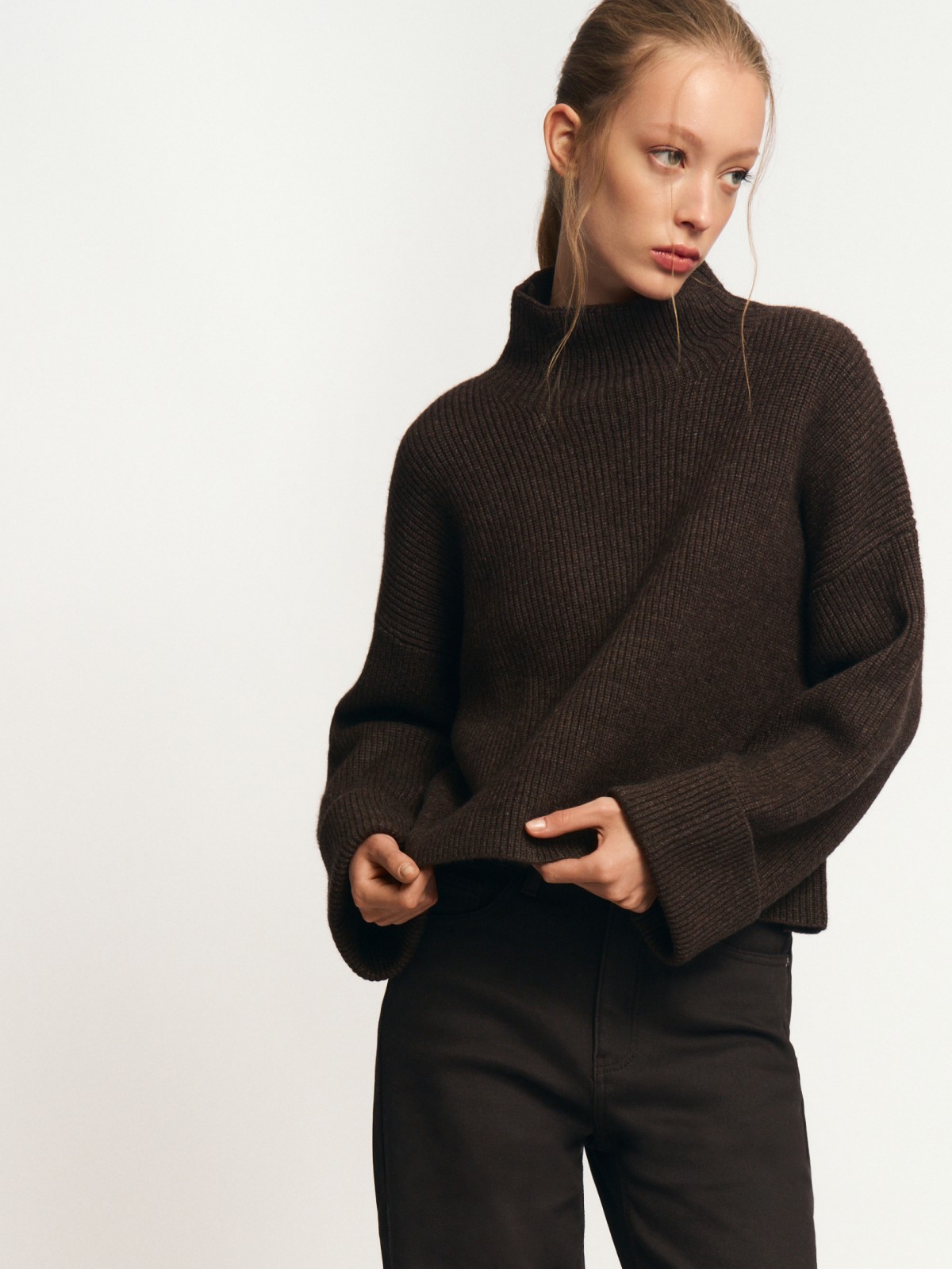 Свитер крупной вязки с горлом