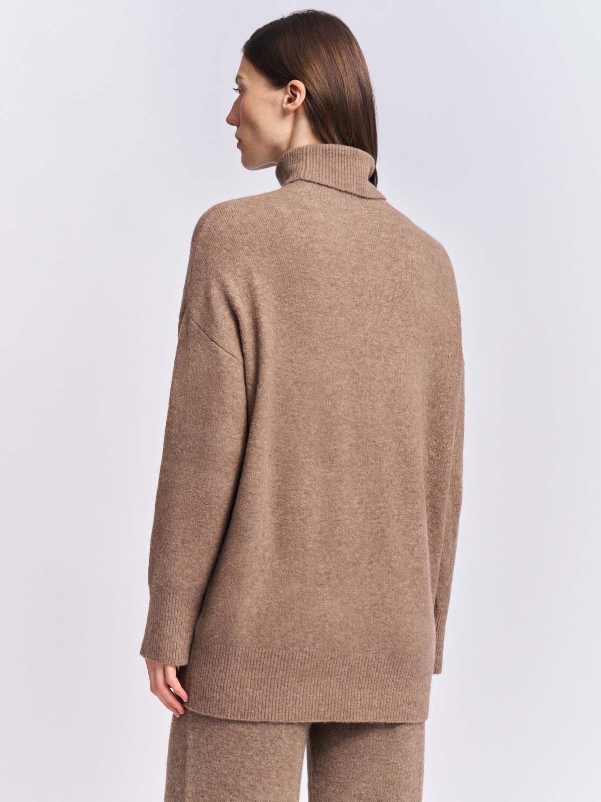 Длинный вязаный свитер с шерстью