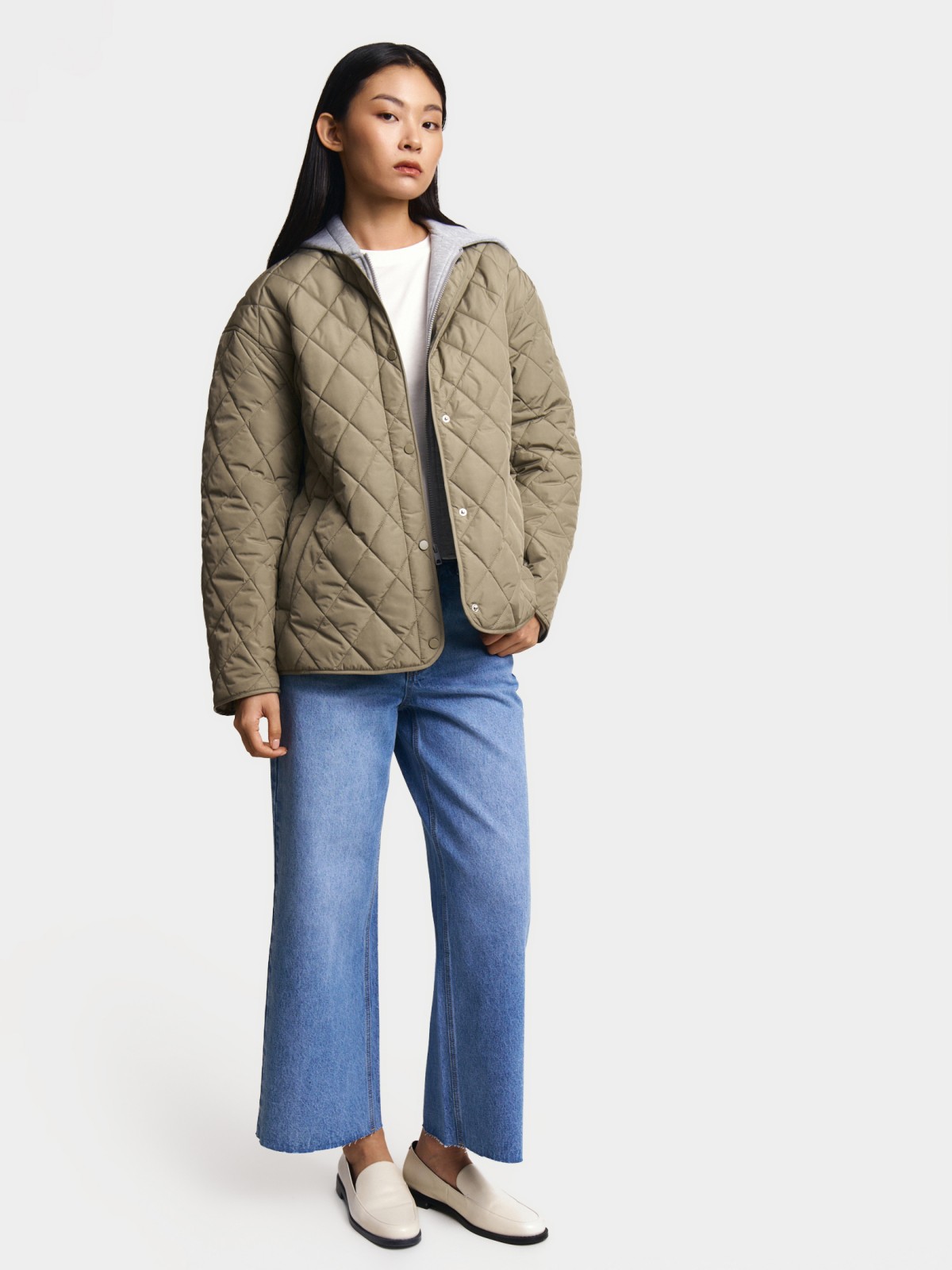 Утеплённая стёганая куртка на синтепоне с капюшоном