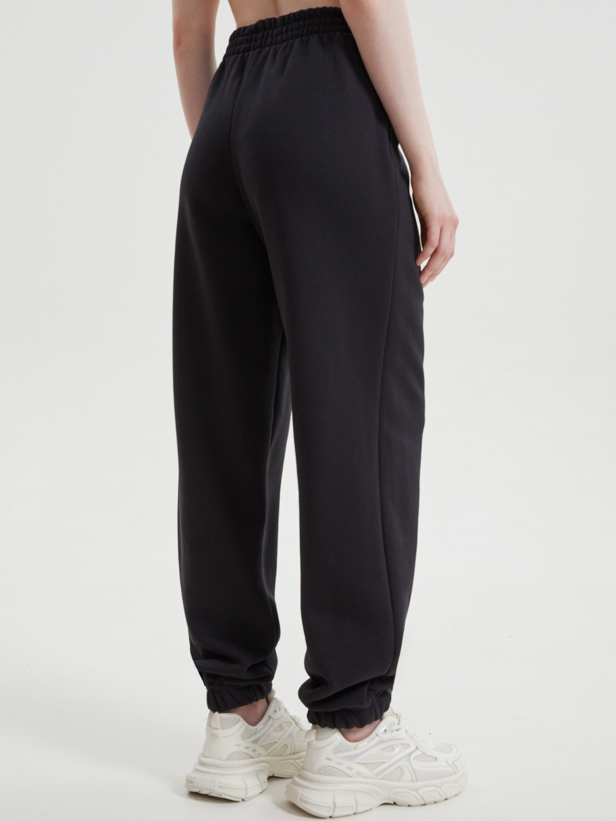 Трикотажные брюки-джоггеры на резинке