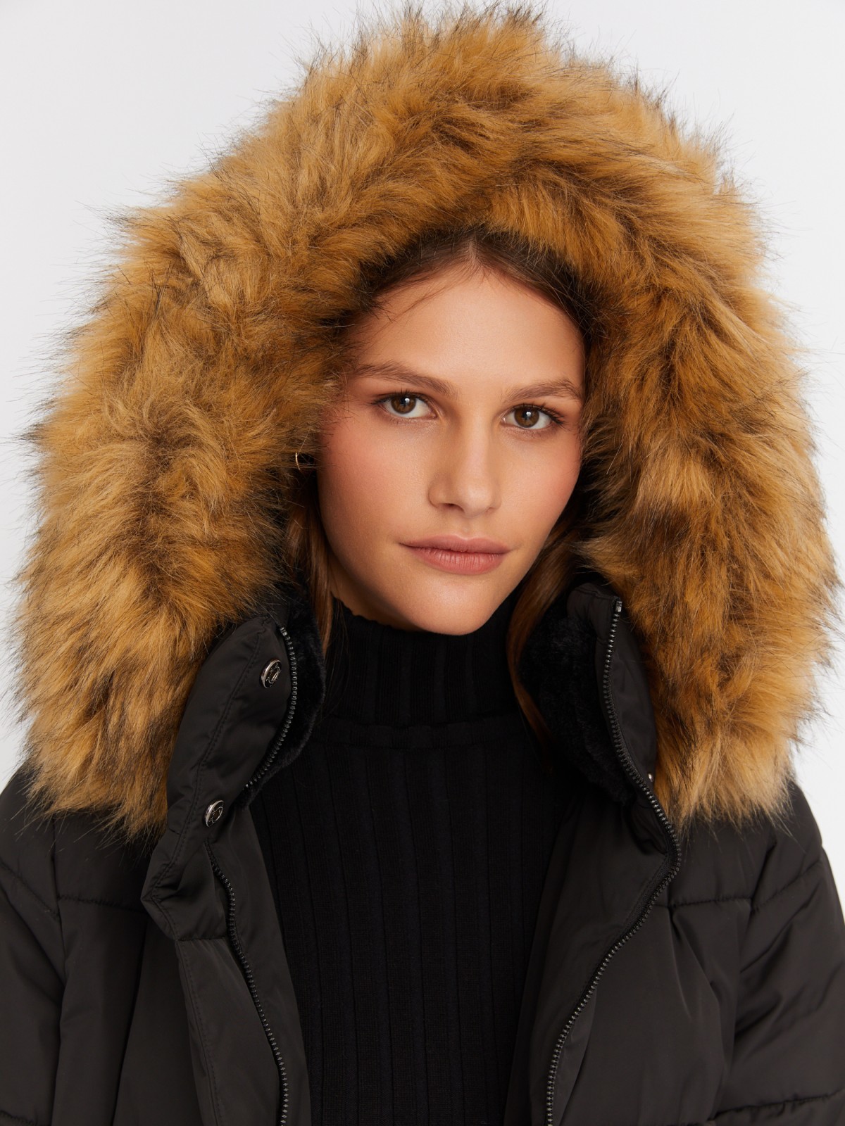 Тёплая куртка-пальто с капюшоном и боковыми шлицами на молниях zolla 022425212014, цвет черный, размер XS - фото 4