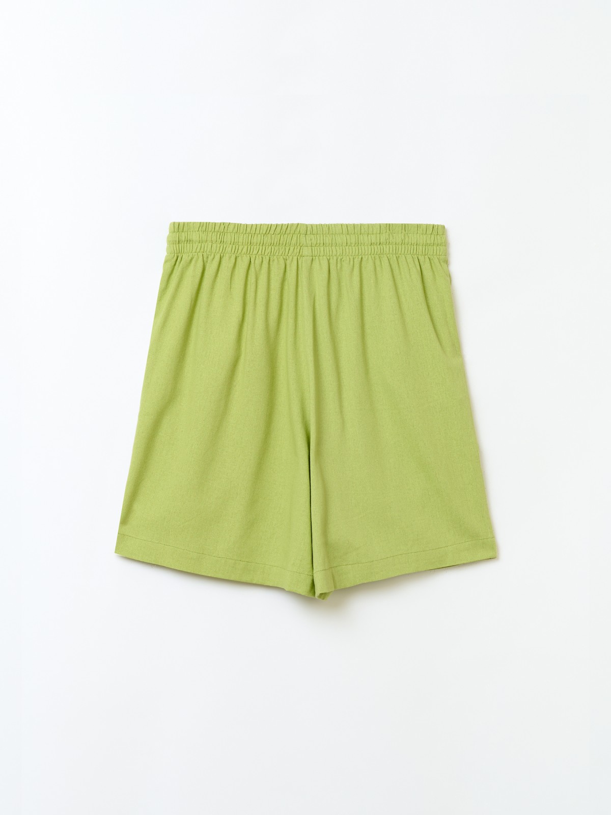 Льняные шорты на резинке с карманами