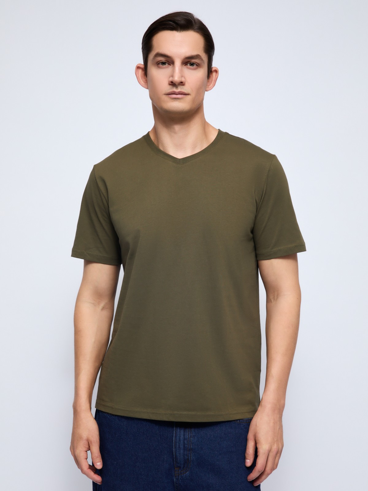 Футболка из хлопка с треугольным вырезом