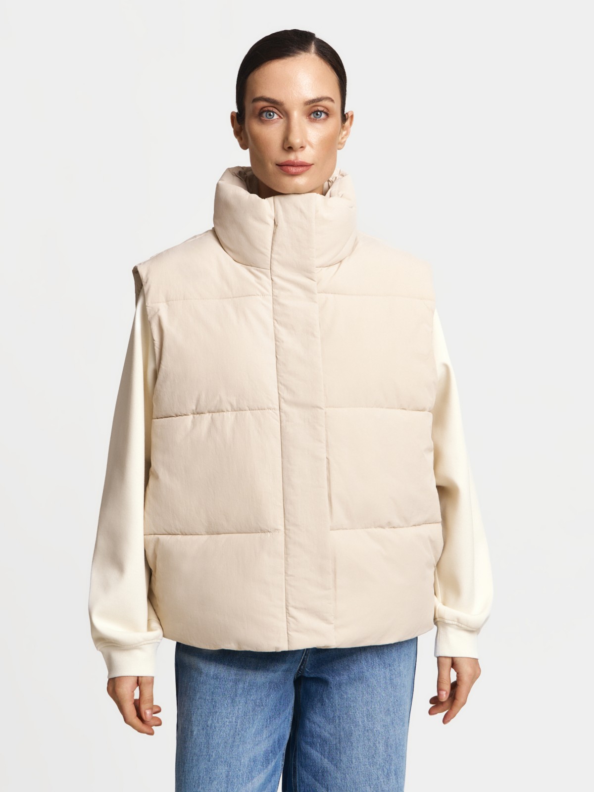 Тёплый стёганый жилет с горлом