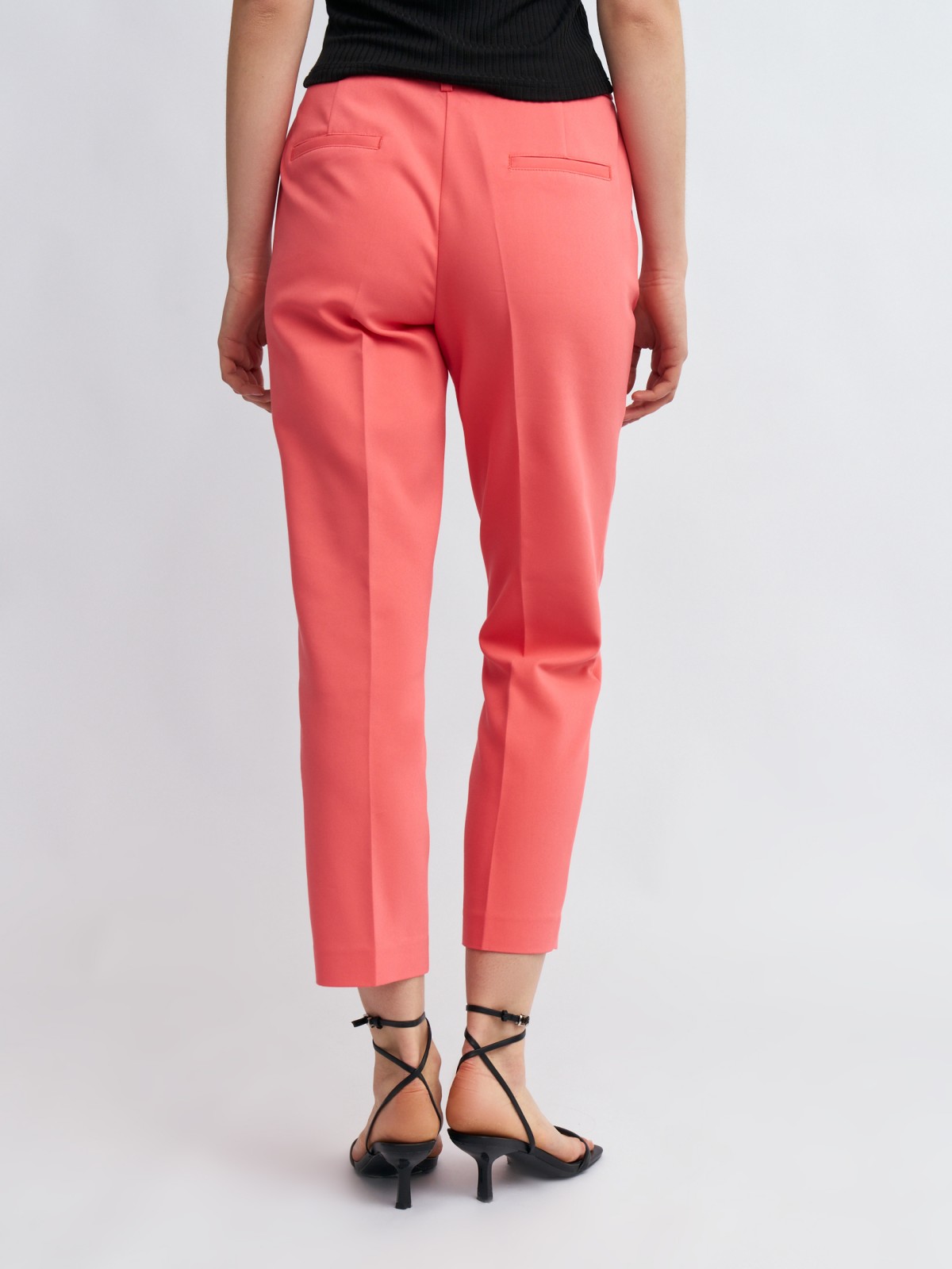 Офисные брюки силуэта Slim со стрелками