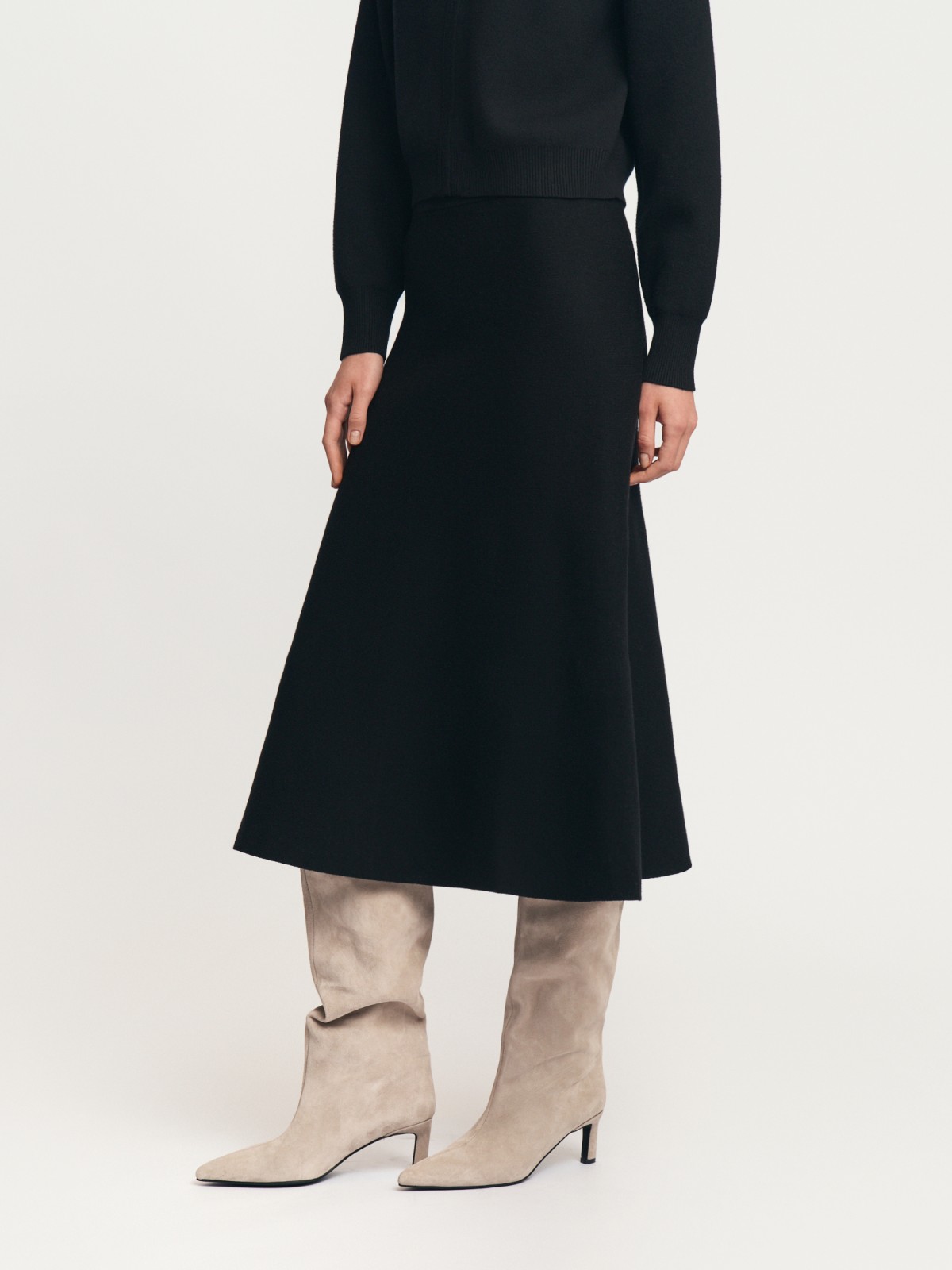 Трикотажная юбка миди