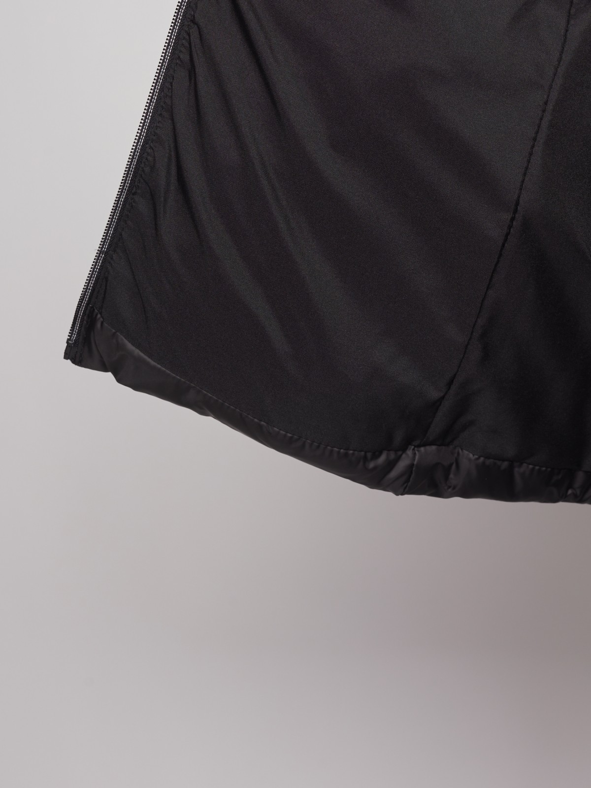 Утеплённая стёганая куртка с капюшоном zolla 022335112044, цвет черный, размер S - фото 4