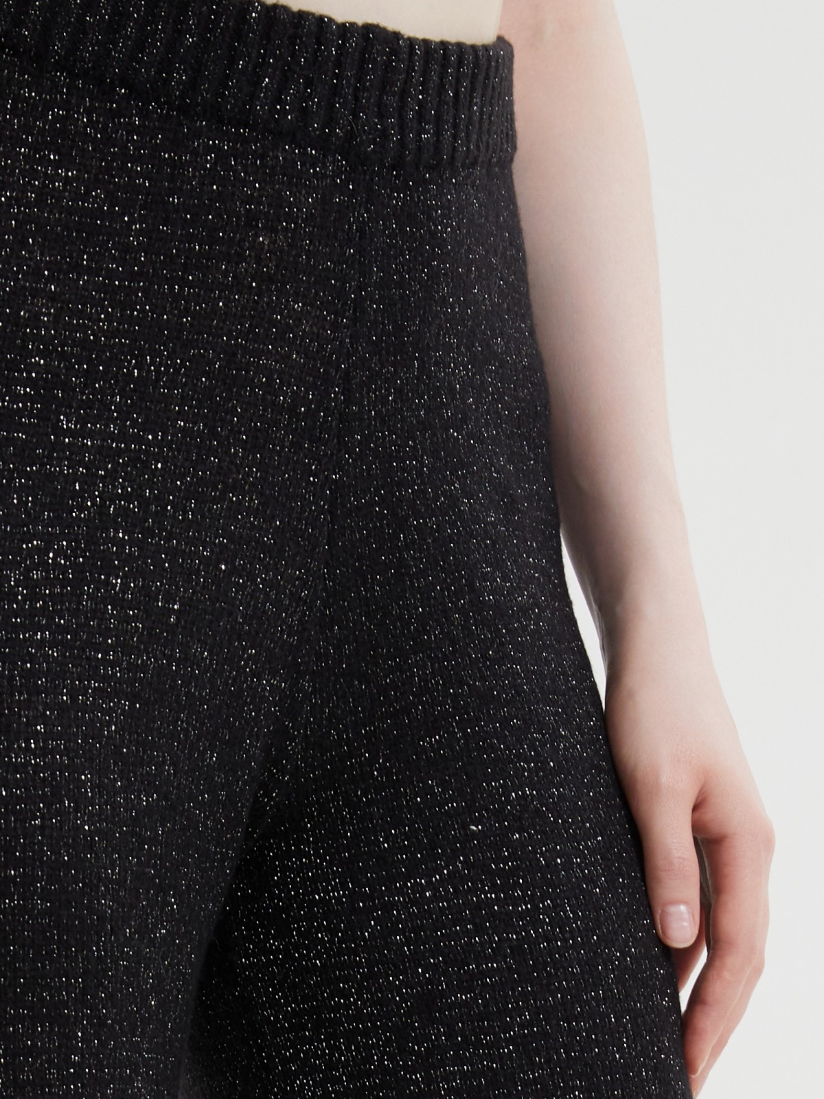 Вязаные брюки на резинке с люрексом