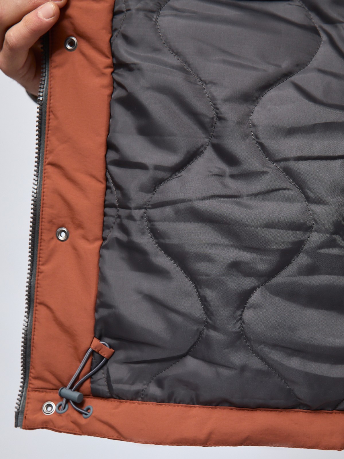 Тёплая куртка с капюшоном на синтепоне