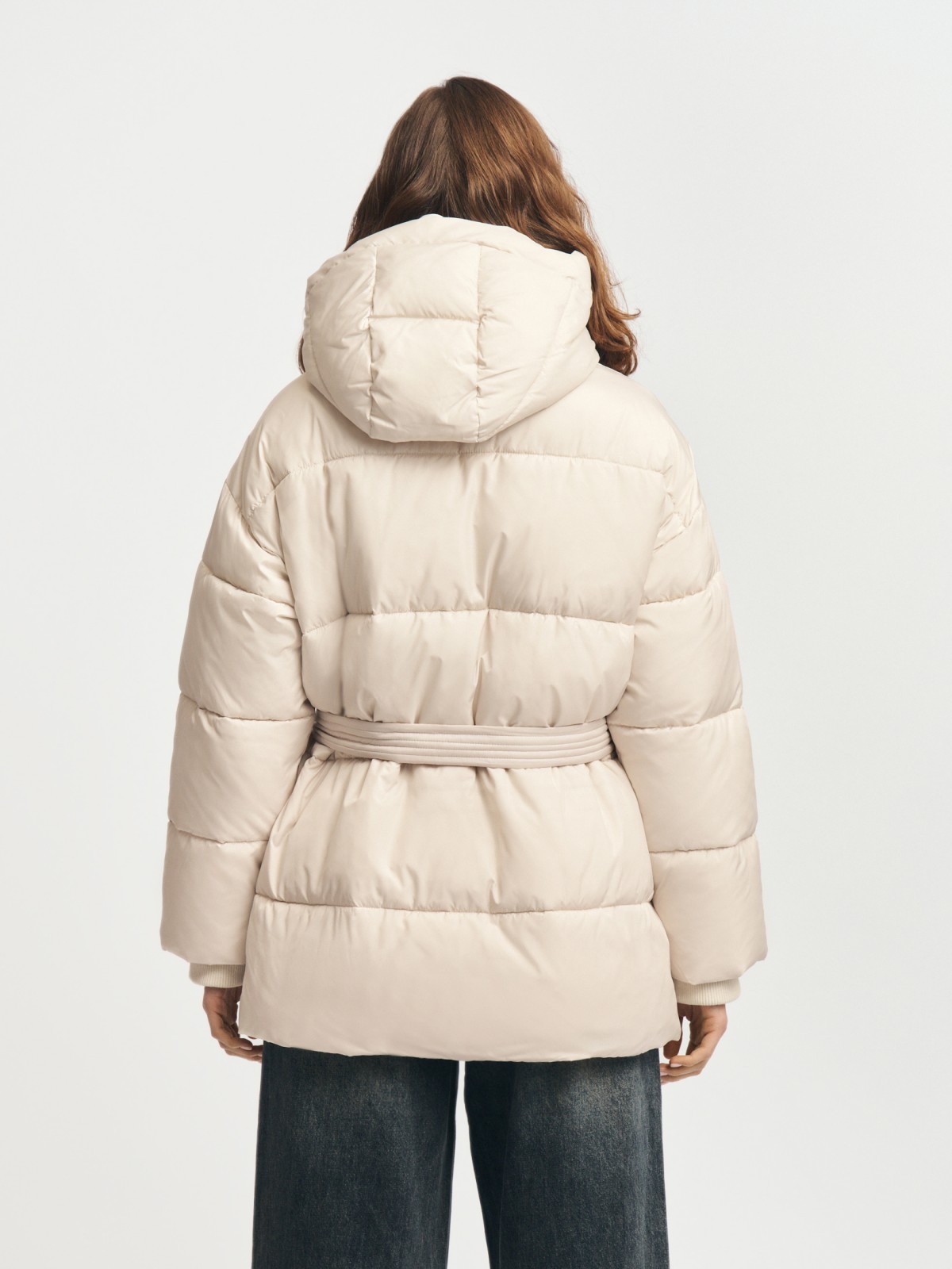 Тёплая куртка с капюшоном и поясом