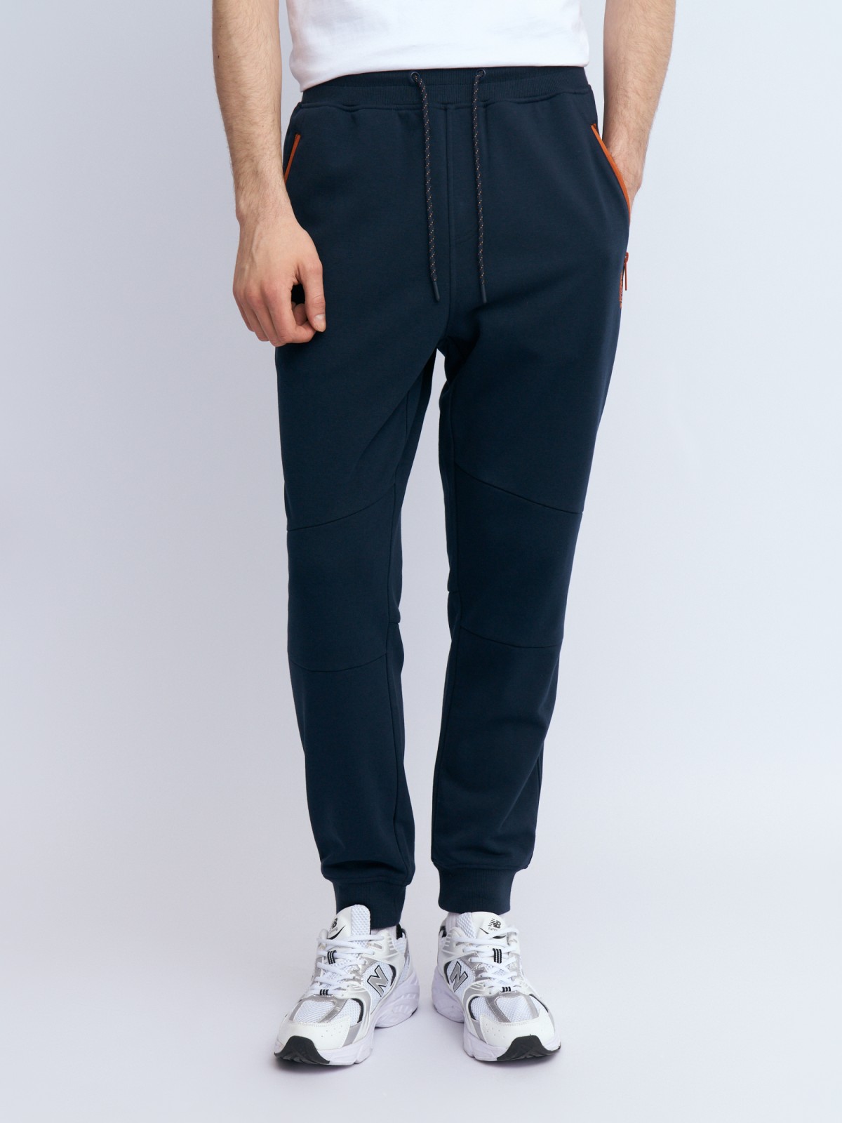 Трикотажные брюки-джоггеры в спортивном стиле