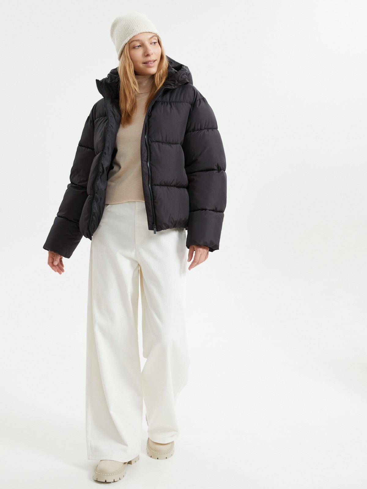 Короткая стёганая куртка с капюшоном