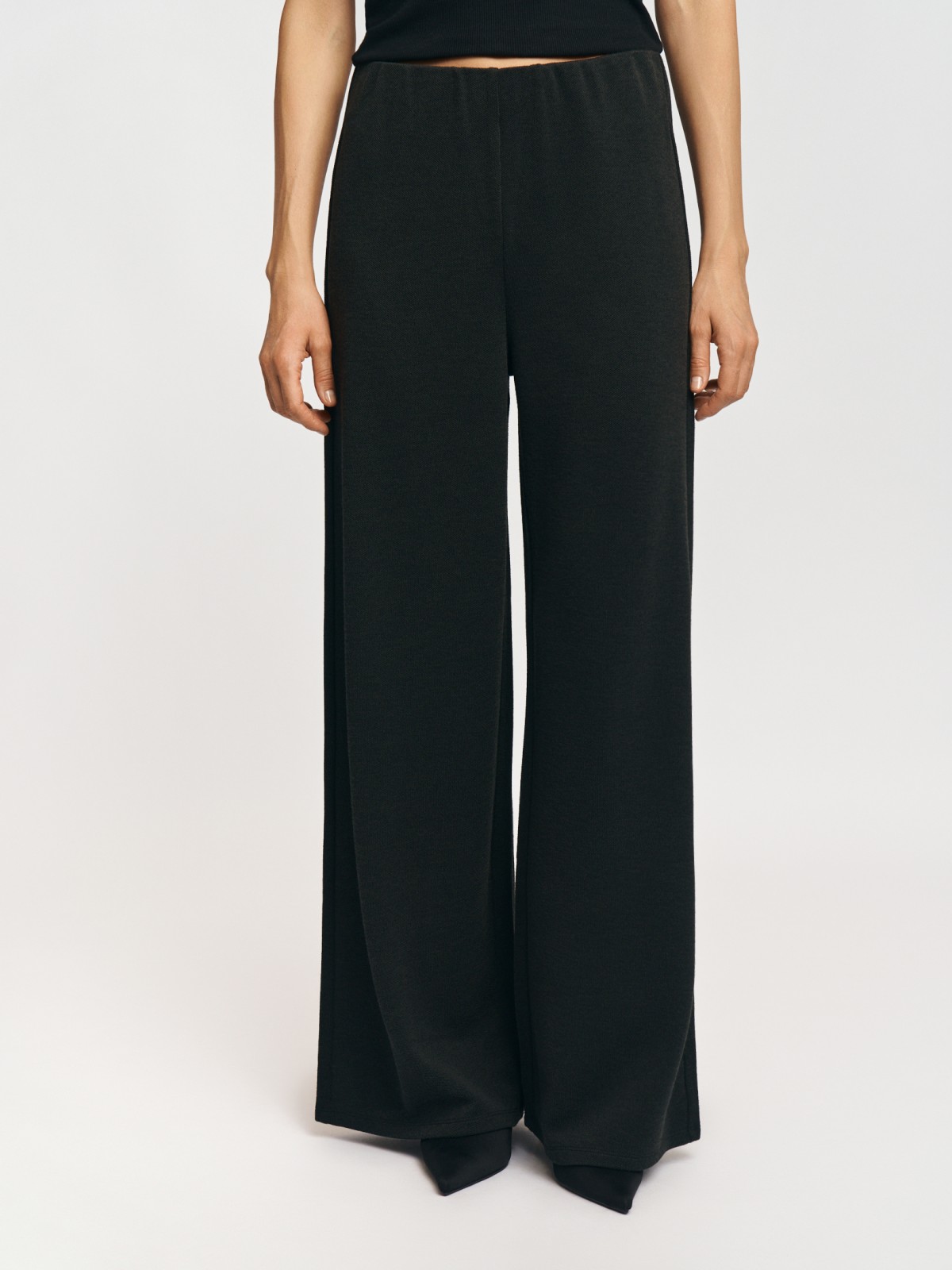 Прямые трикотажные брюки на резинке