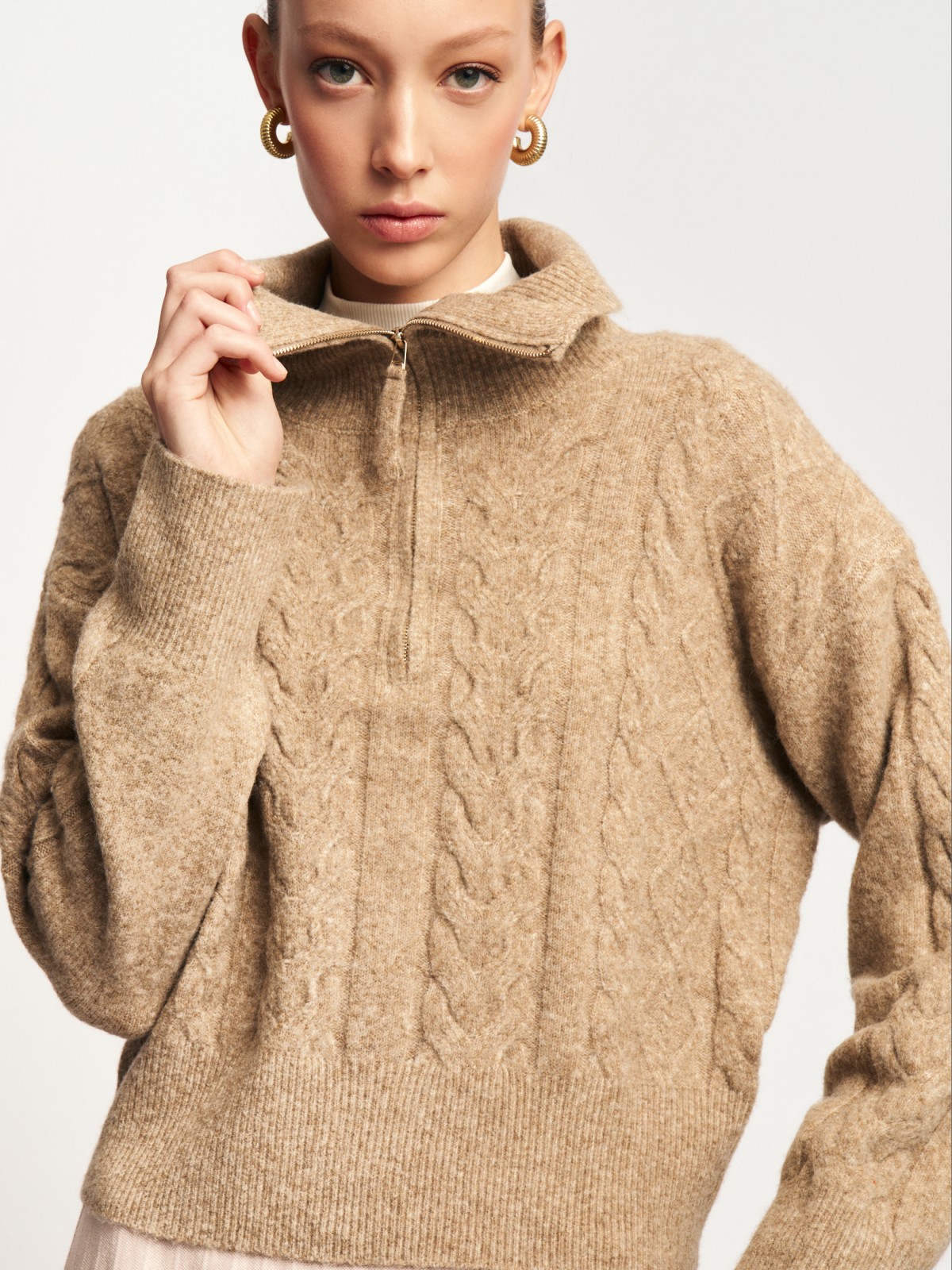Вязаный свитер с воротником на молнии