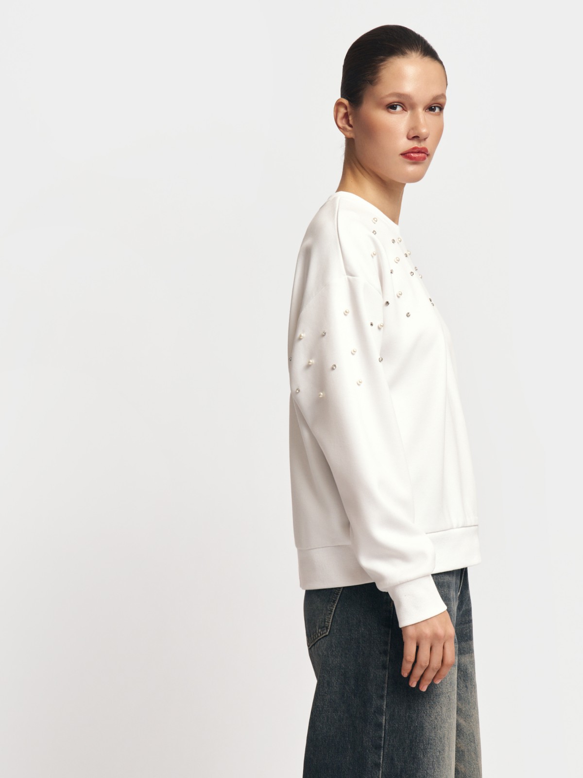 Свитшот расслабленного фасона со стразами