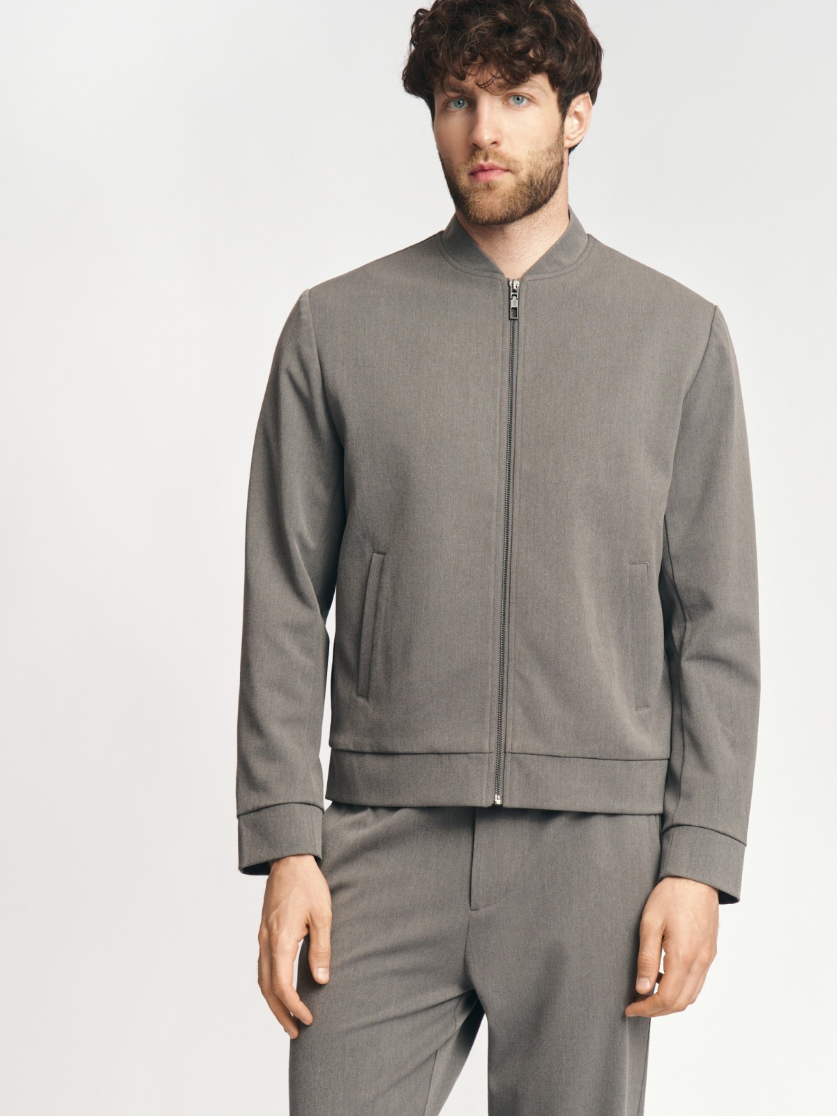 Куртка-бомбер на молнии без утеплителя