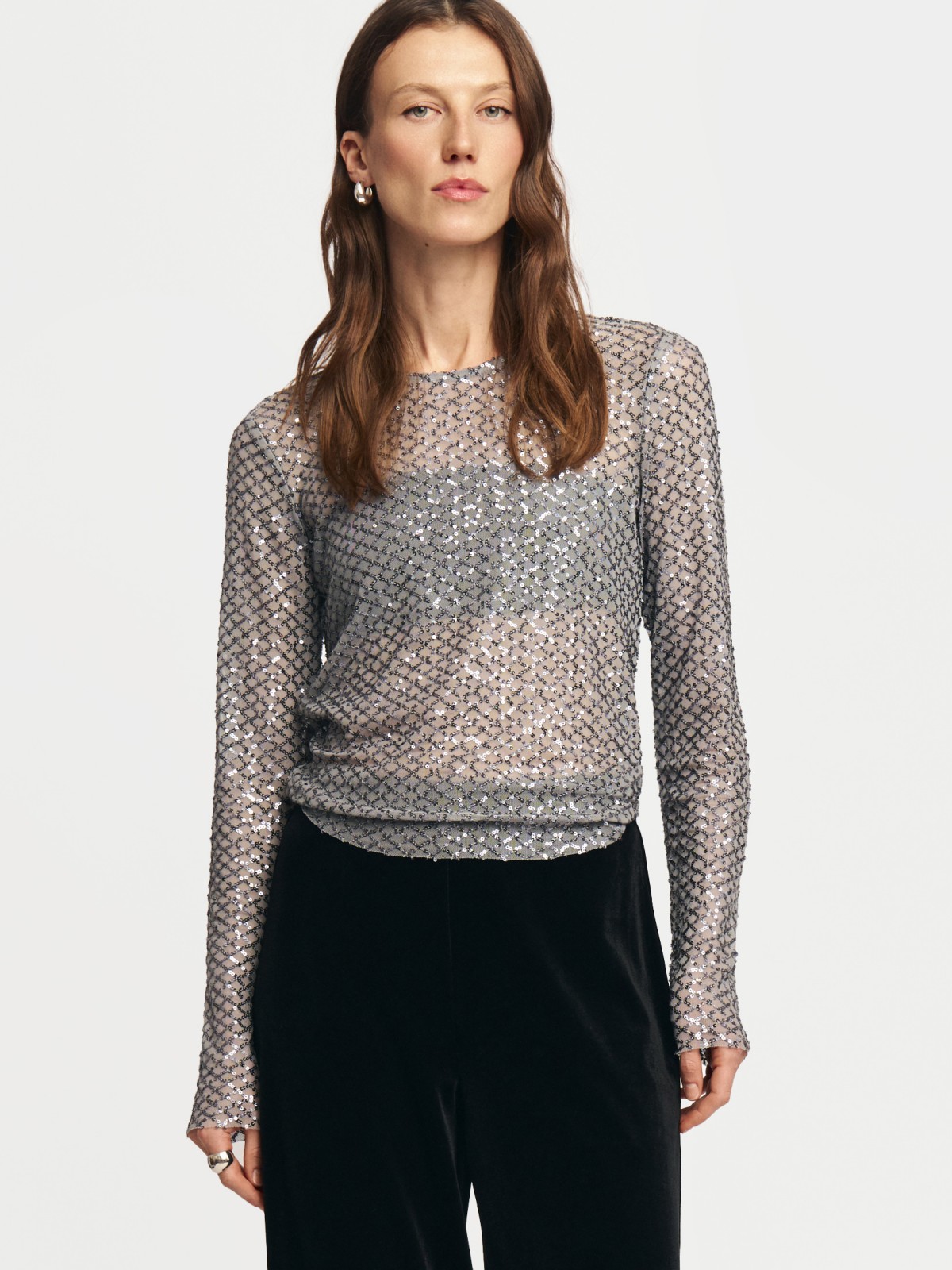 Блузка-лонгслив с пайетками