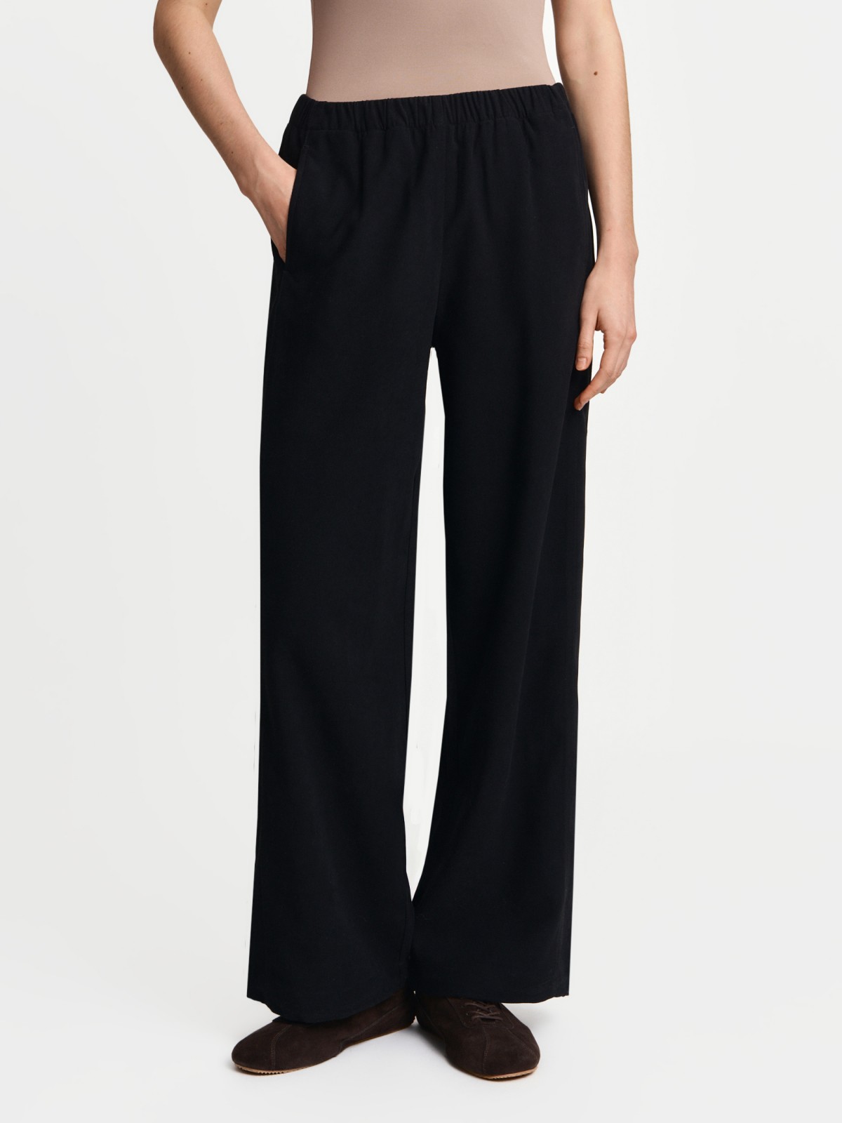 Брюки прямого фасона на резинке