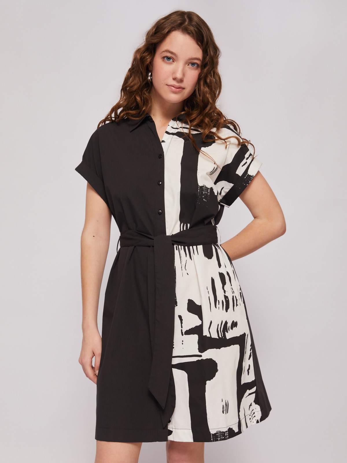 Платье-рубашка на пуговицах с принтом и поясом zolla 024218291261, цвет черный, размер XS
