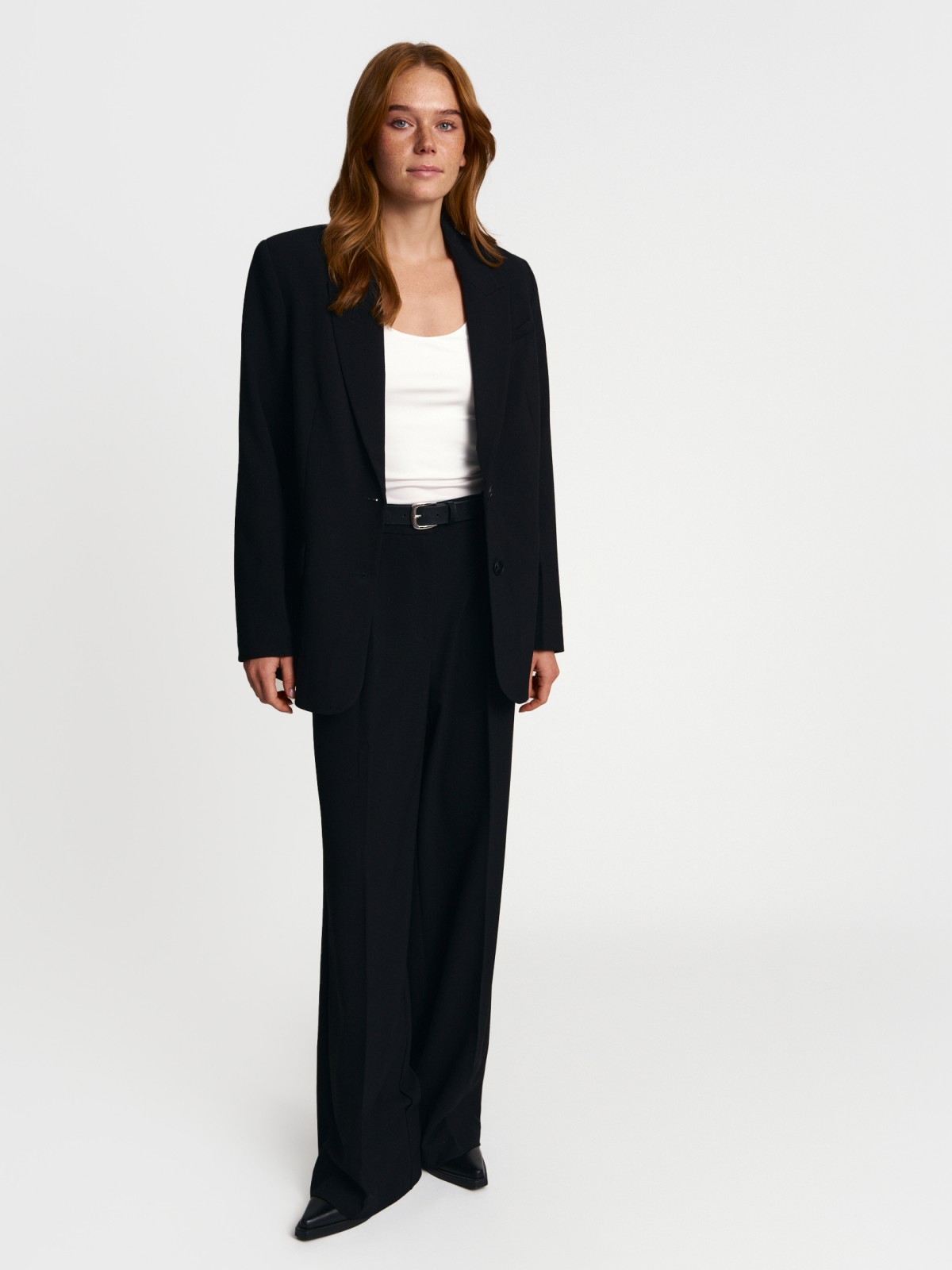 Брюки прямого силуэта с защипами