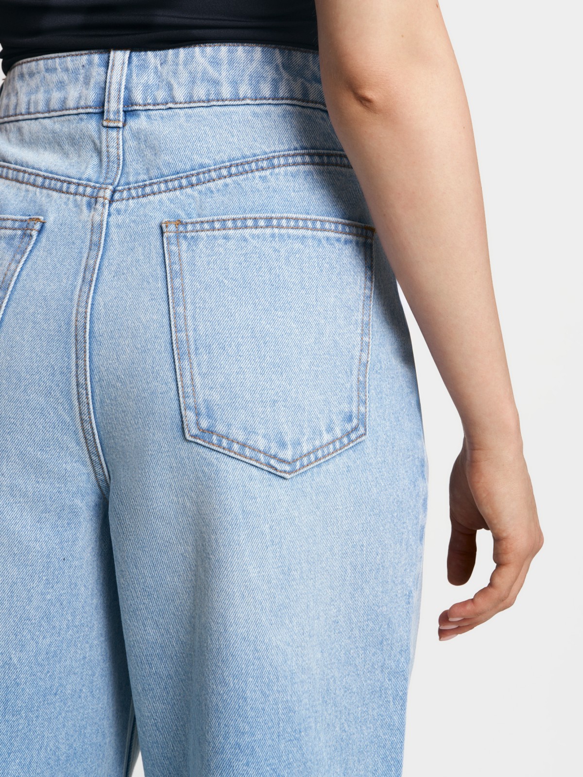 Джинсы прямого силуэта с высокой посадкой