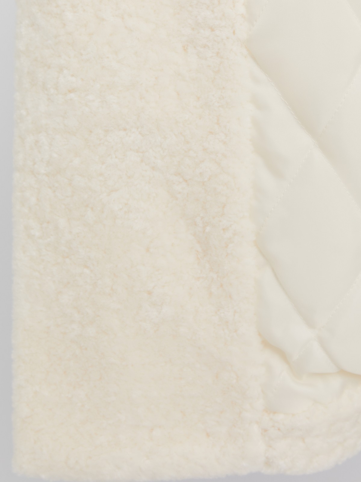 Двубортная тёплая шуба-пальто из экомеха на синтепоне zolla 023345550024, цвет молоко, размер XS - фото 5
