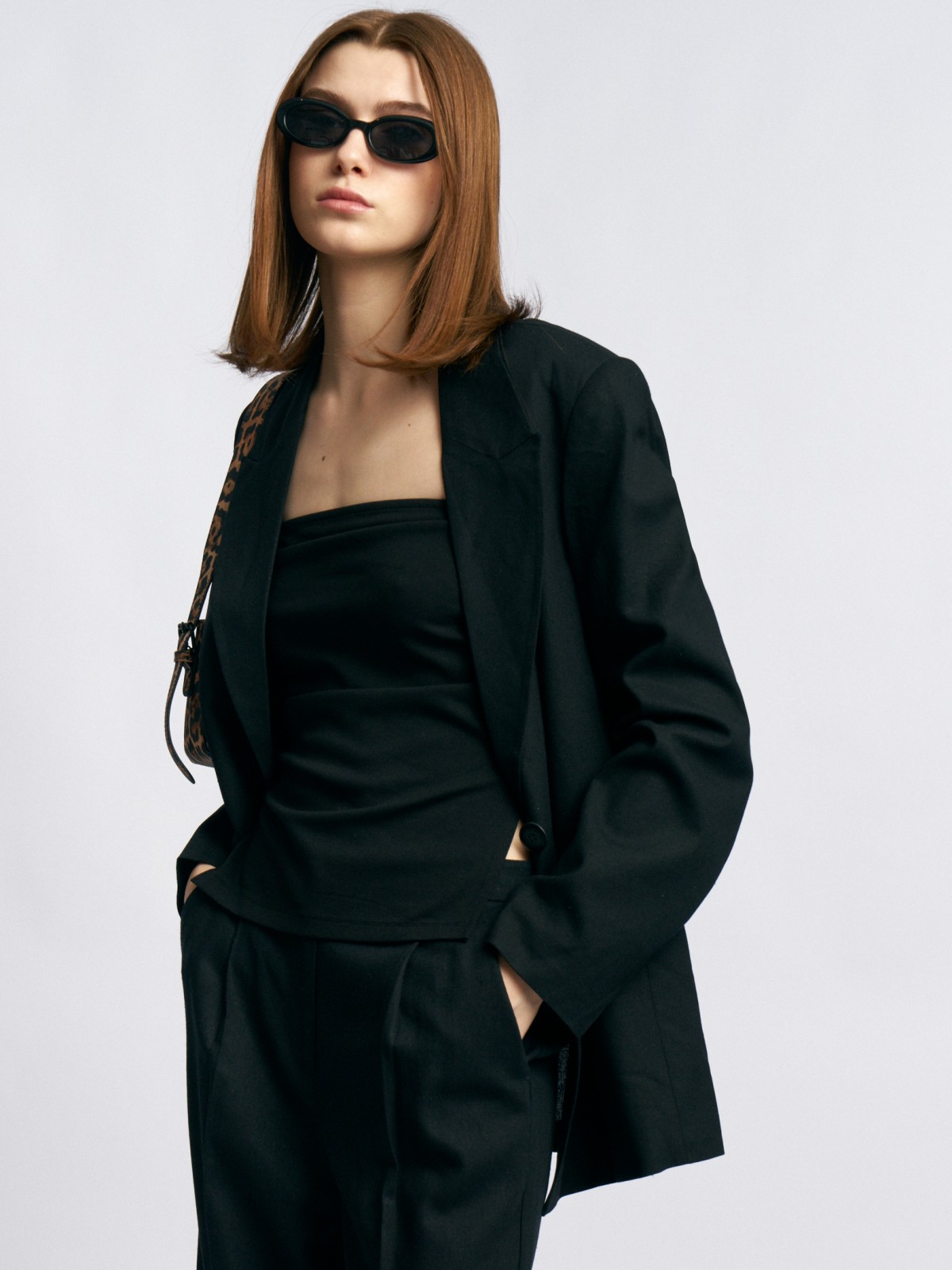 Льняной жакет прямого силуэта на пуговице