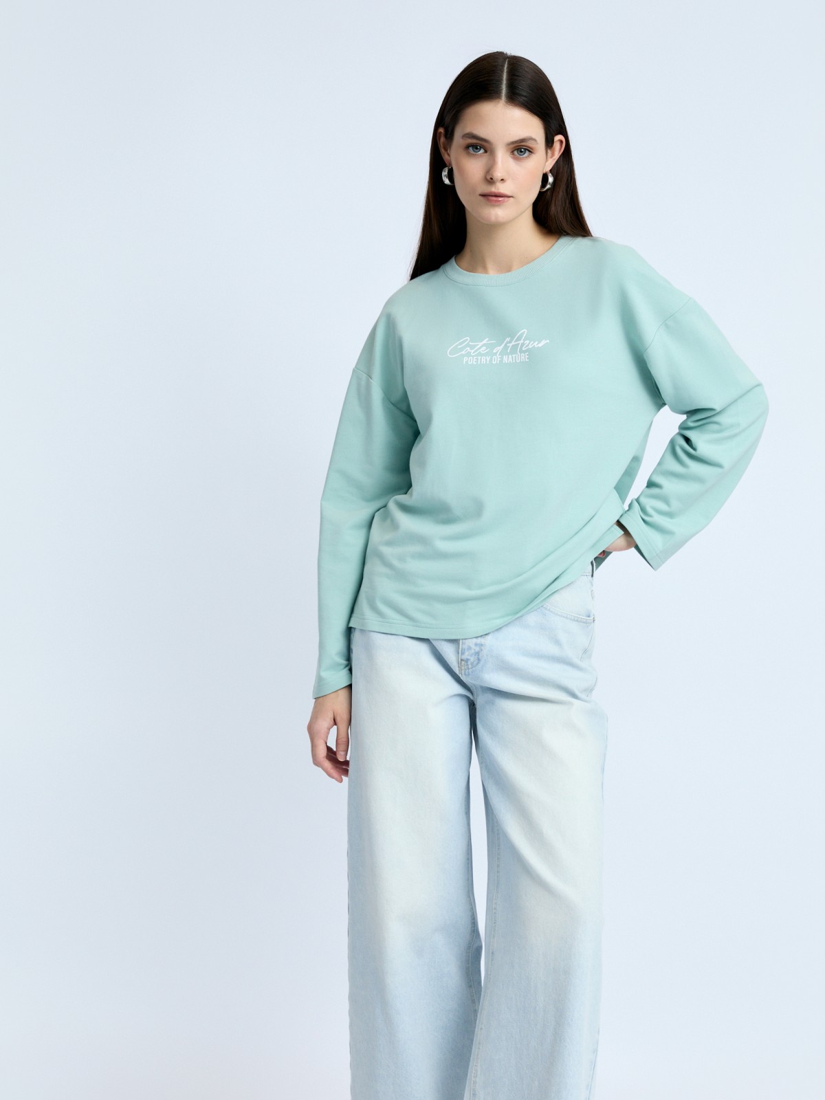 Трикотажный лонгслив с принтом-надписью