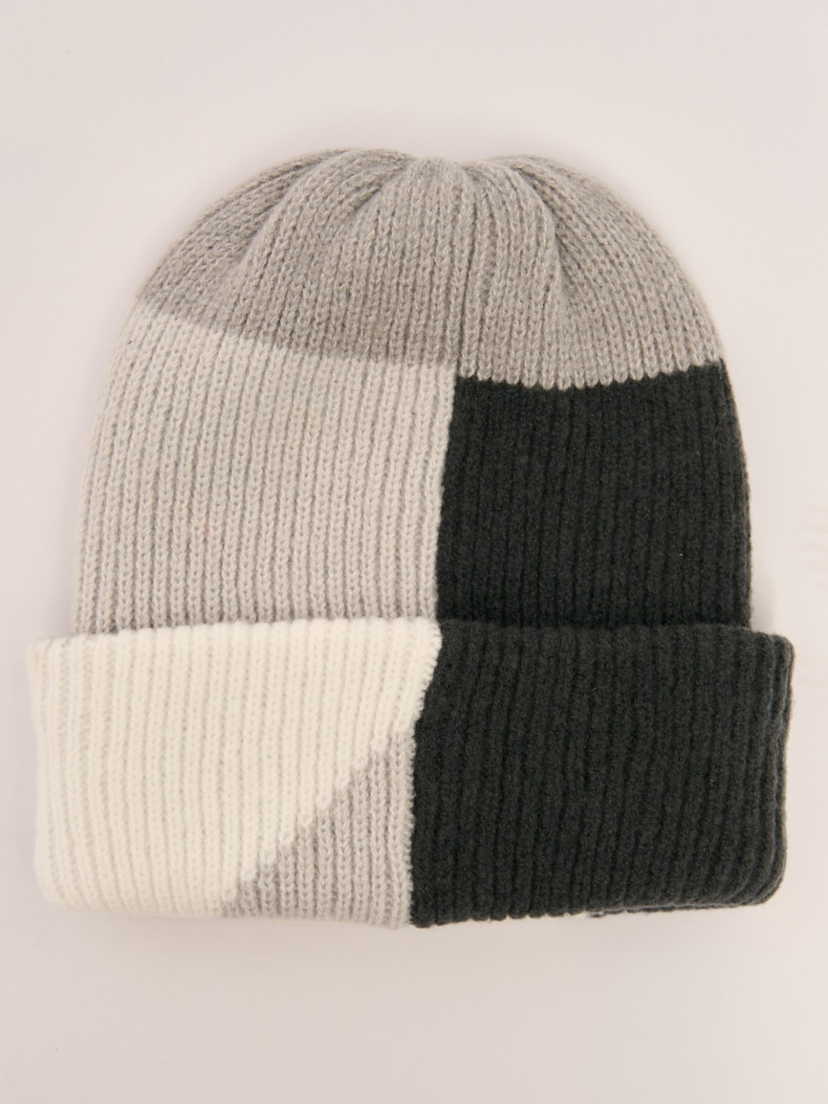 Тёплая вязаная шапка-бини из шерсти с отворотом