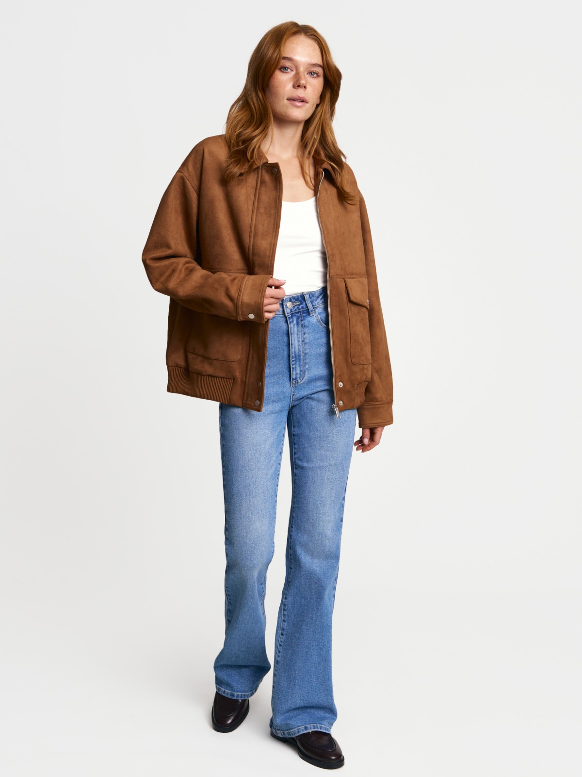 Куртка-бомбер из экозамши с воротником