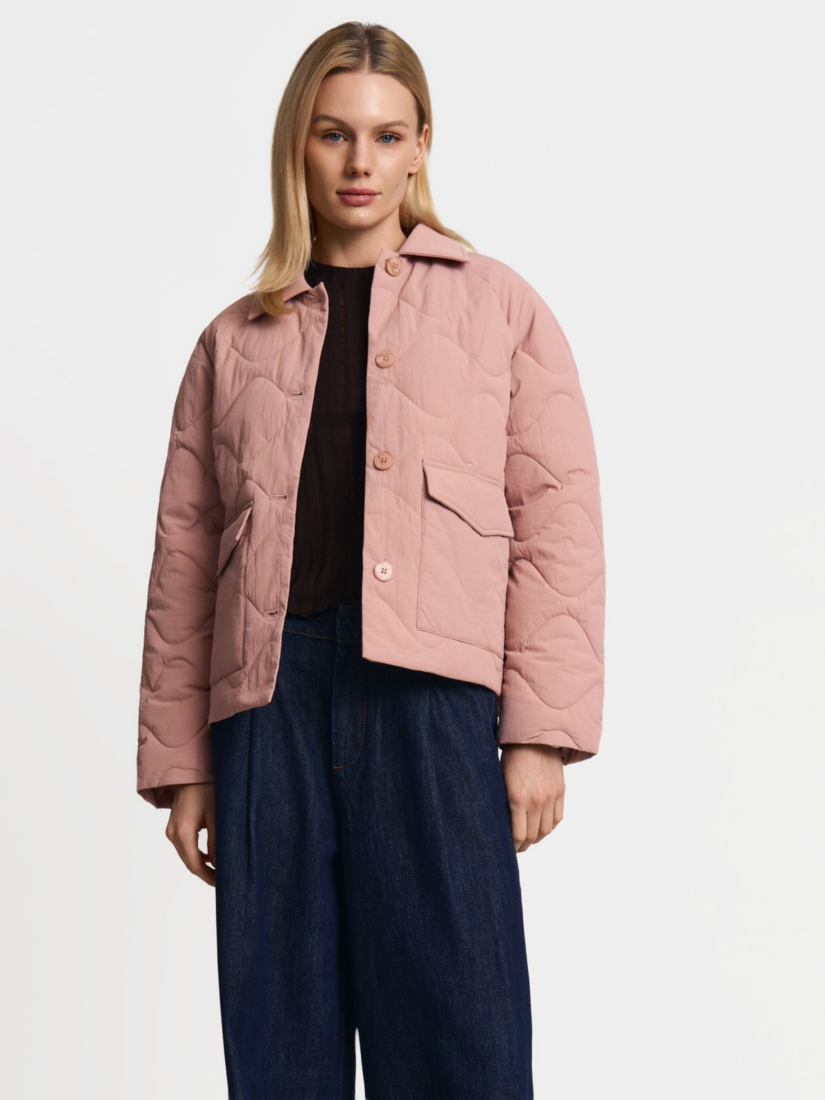 Утеплённая короткая куртка