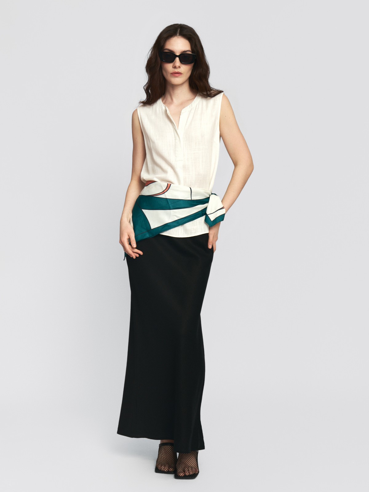 Льняная юбка макси на резинке с разрезом