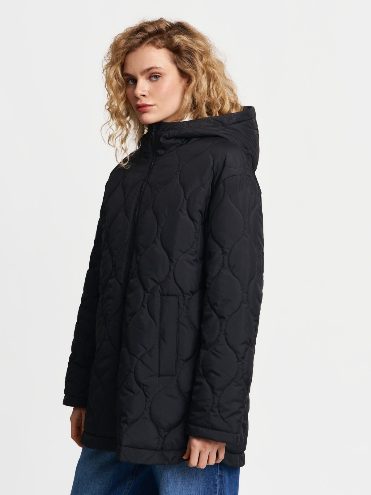 Стёганая куртка с капюшоном на синтепоне